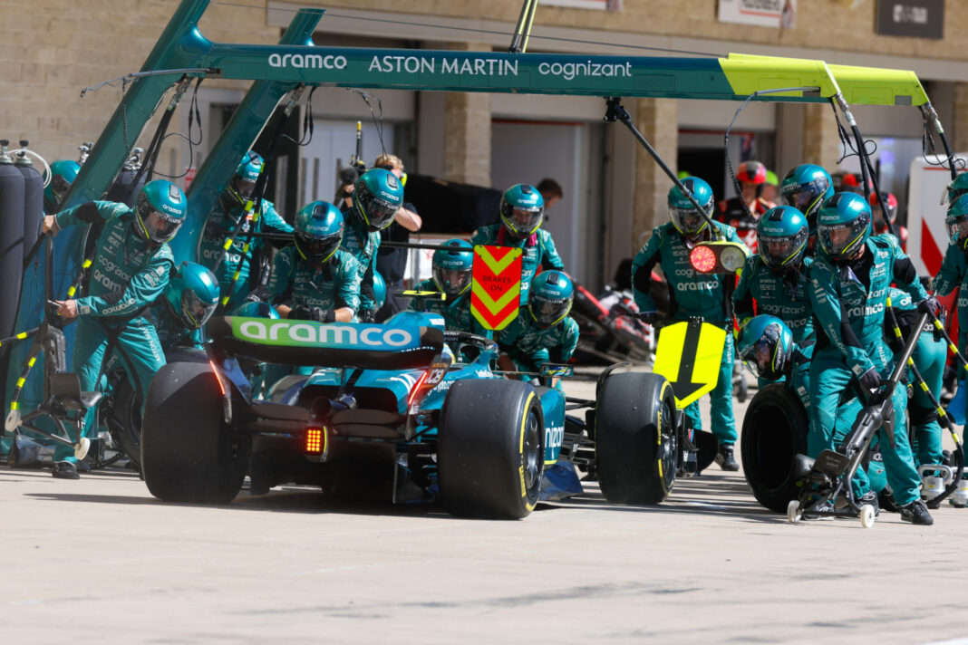 F1 Aston Martin kerékcsere Lance Stroll