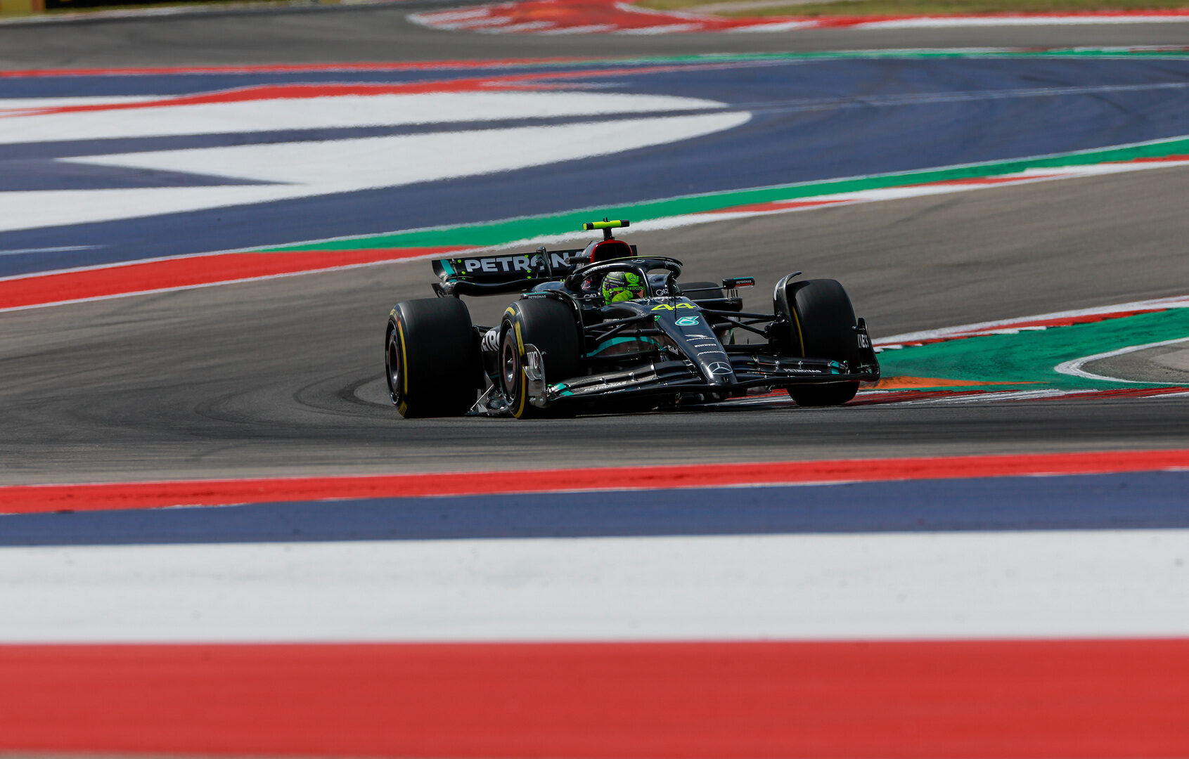 Hamilton óriási hajrával kergette Verstappent a győzelemért