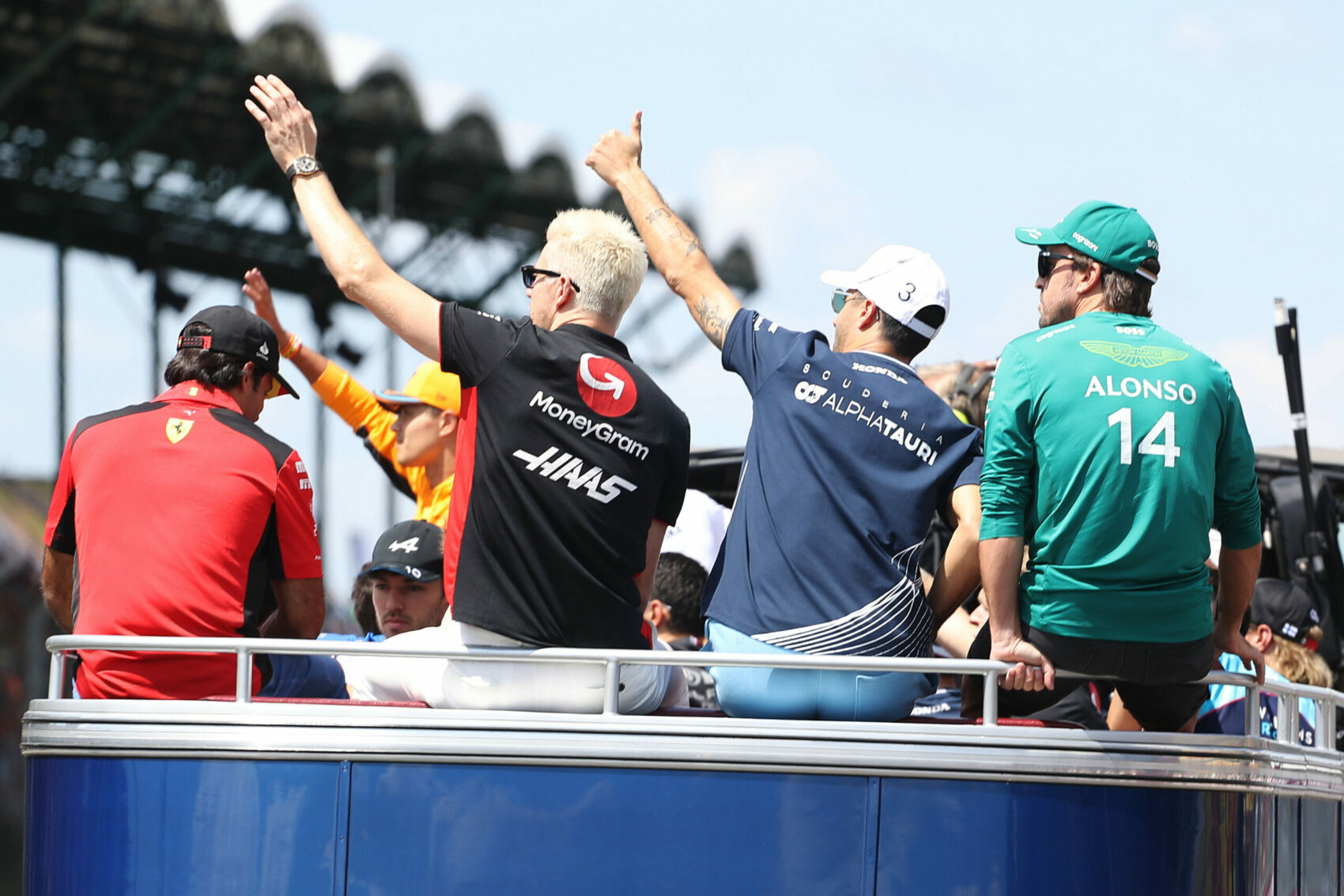 Életmentő kellék is fokozta az F1-es versenyzők kínjait