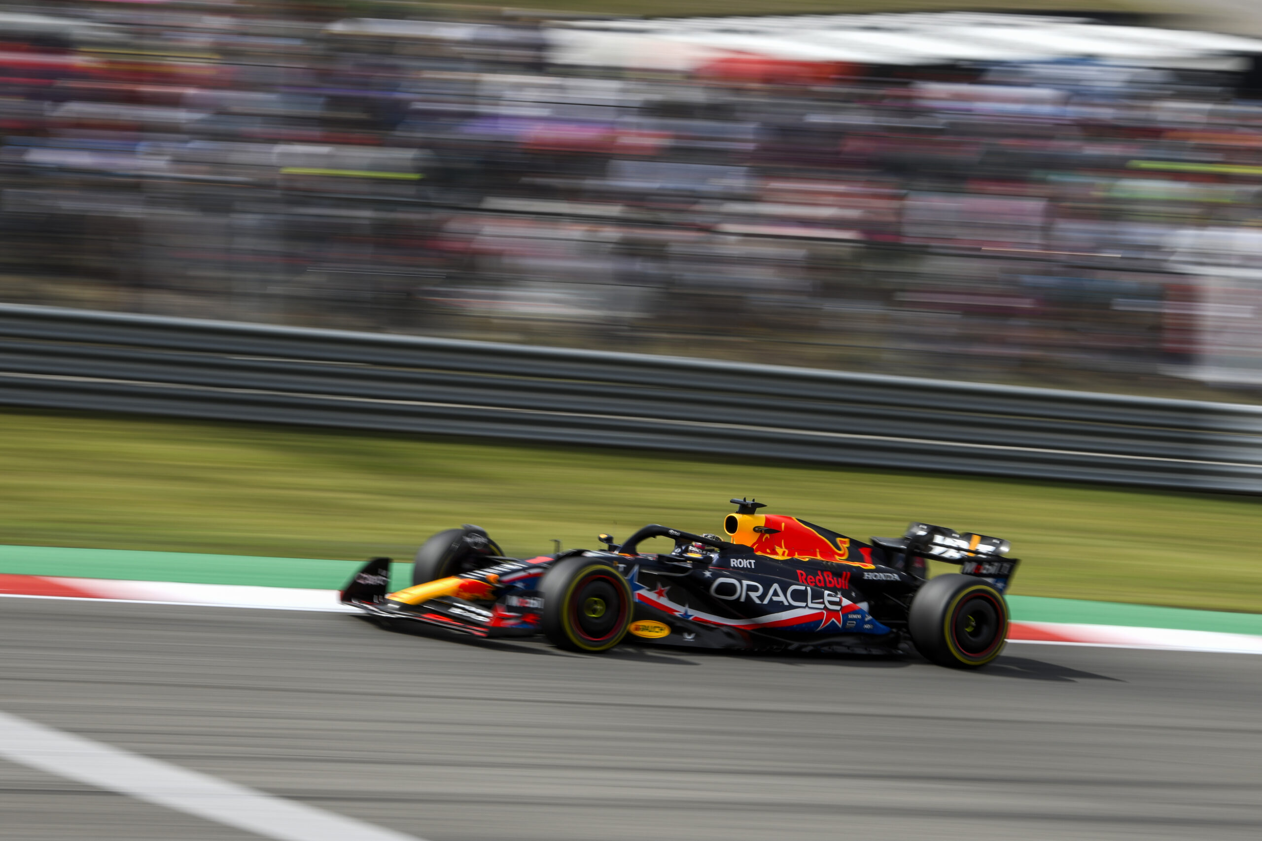 Hamilton megpróbálta, de nem tudta sokáig nyomás alatt tartani Verstappent az austini sprinten