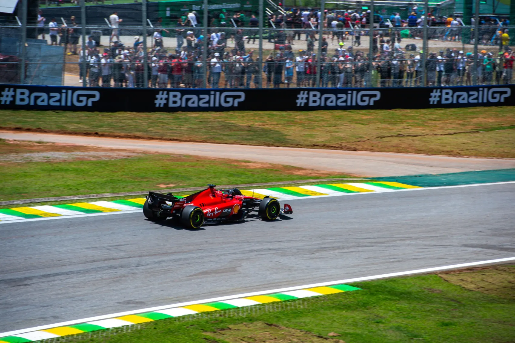 Schumacher és Vettel sorsára jutott Leclerc, de titkolja, miért