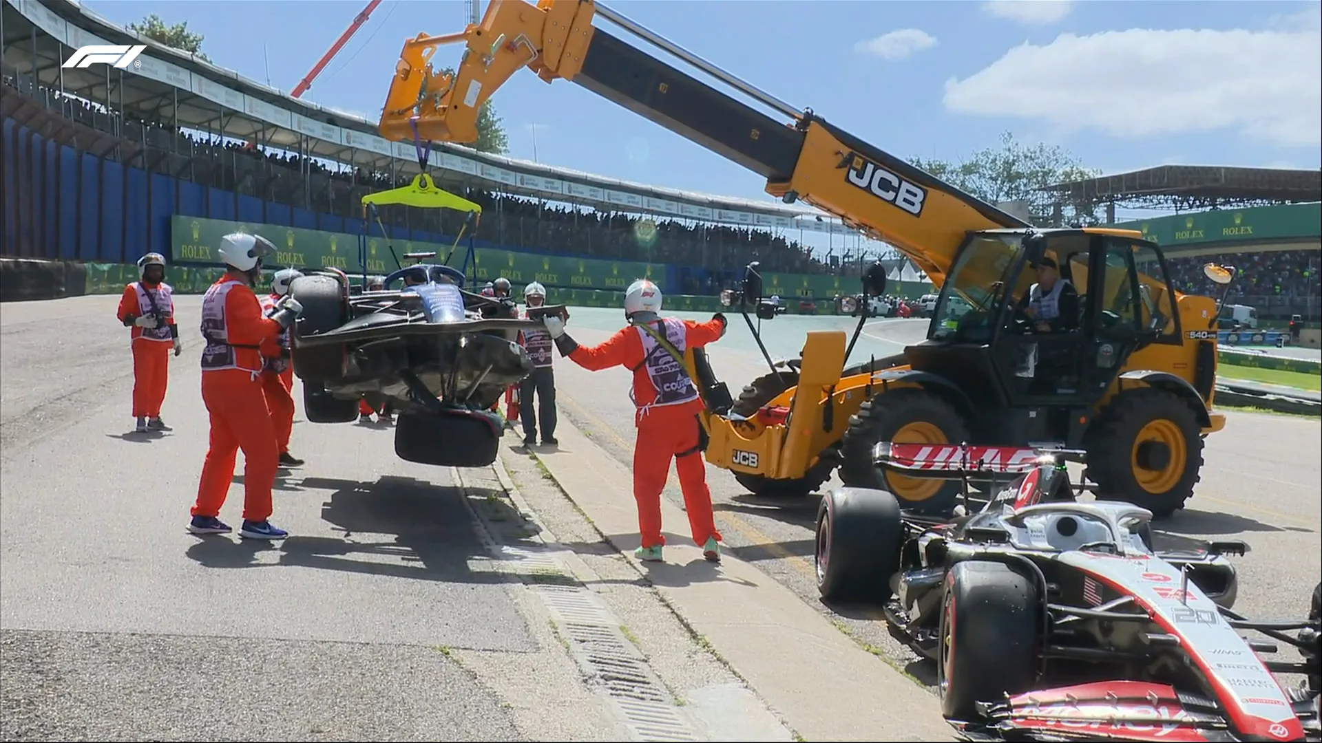 Nagy rajtbaleset miatt állították le a versenyt Interlagosban