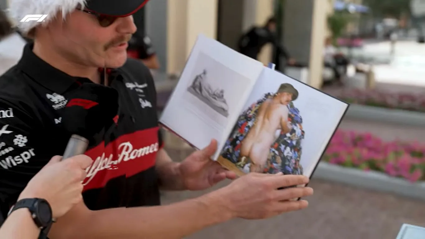 Bottas-fenekekkel meggyalázott könyvet ajándékozott karácsonyra Verstappen