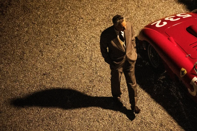 F1-en innen, Le Mans-on túl: mit tud a Ferrari-film, amit a többi nem?