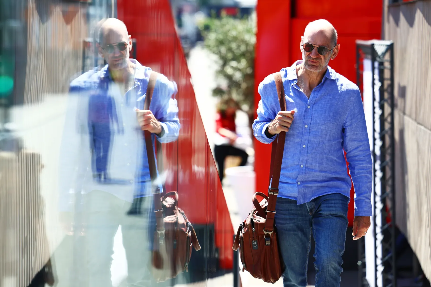 A Ferrari a háttérben támadja a Red Bullt