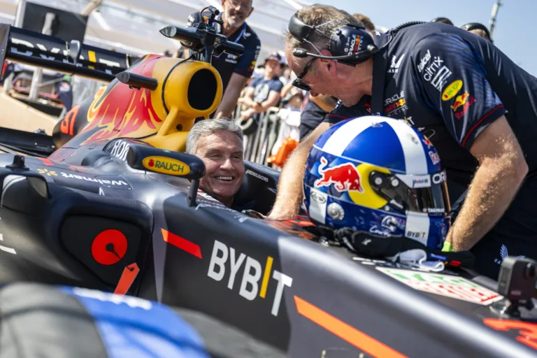 Coulthard hatalmasat mókázott a kölcsönkapott Red Bull-lal