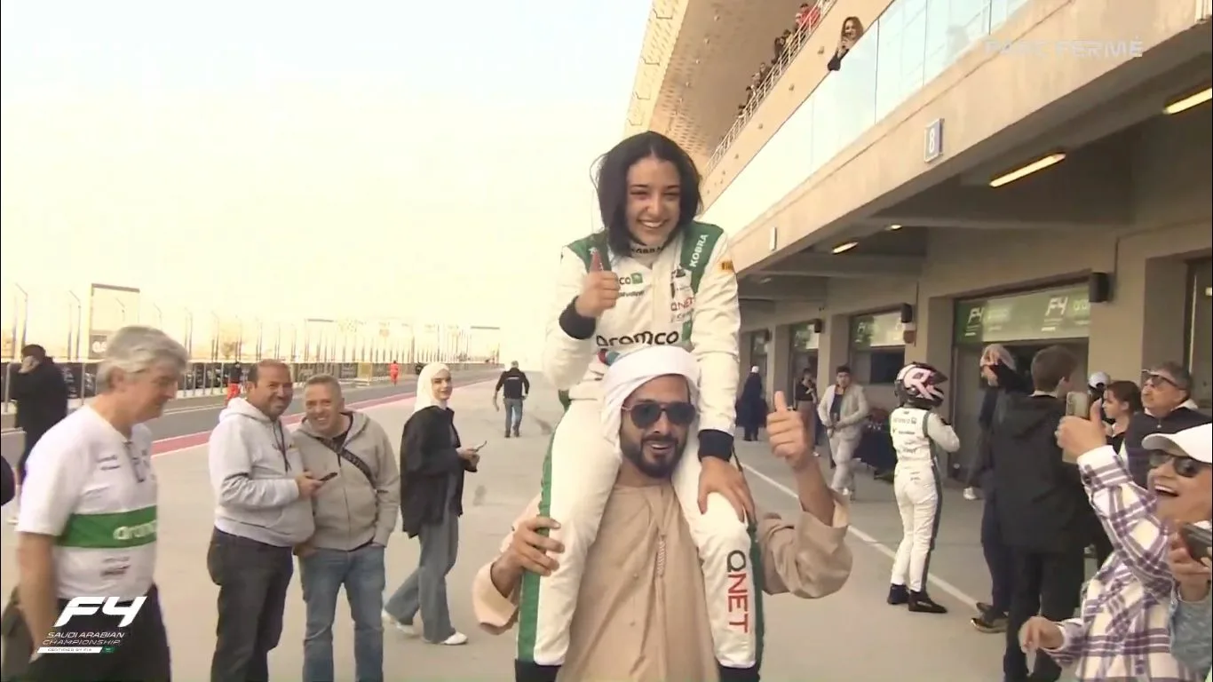 Red Bull-támogatott nő győzelmével indult a szaúdiak formaautós bajnoksága