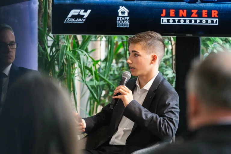 „Mindent ennek vetek alá” – interjú az F1-be igyekvő magyar tehetséggel