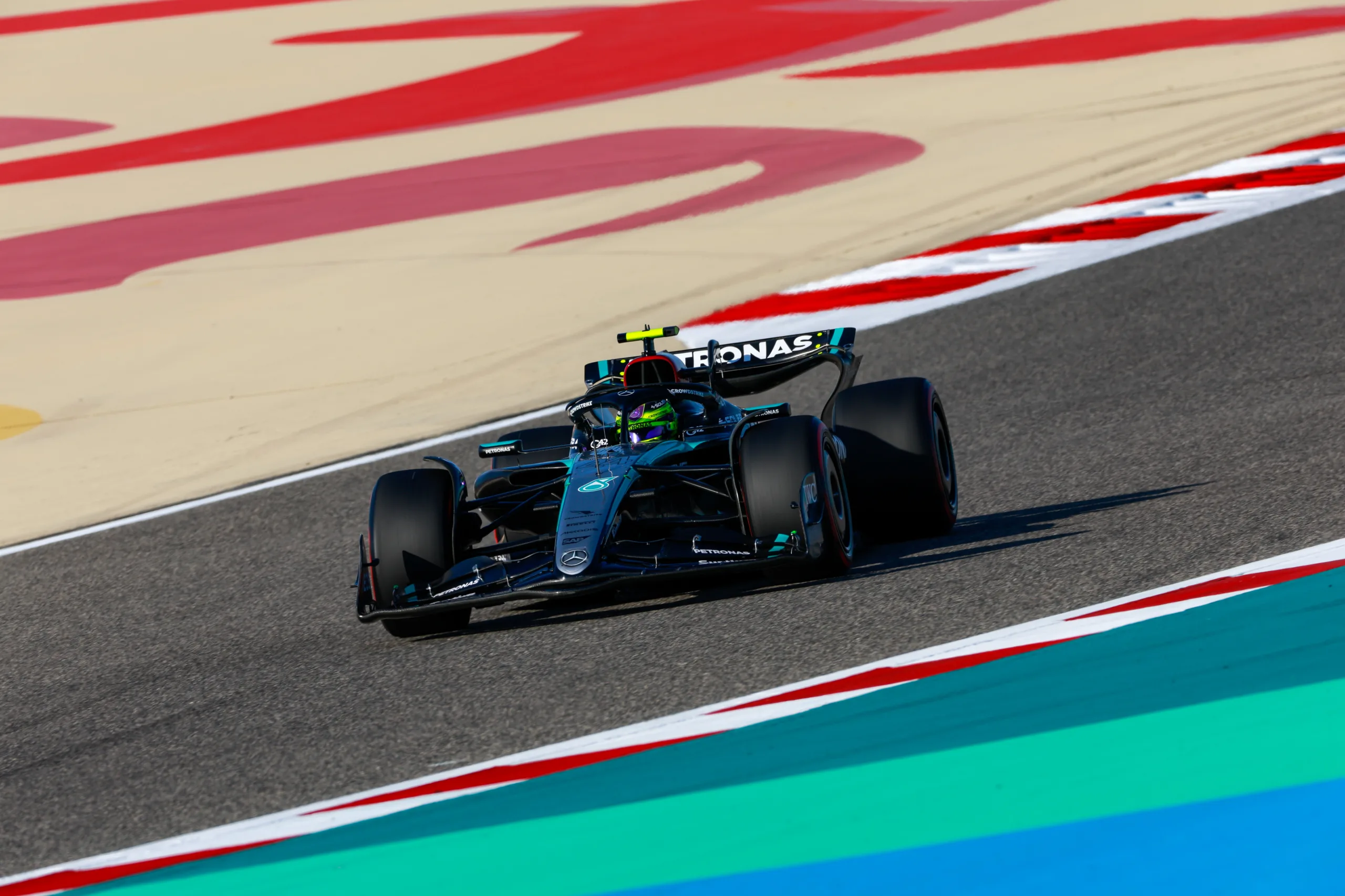 Fél tizedet akart nyerni a Mercedes, ehelyett fél másodpercet bukott körönként Hamilton és Russell