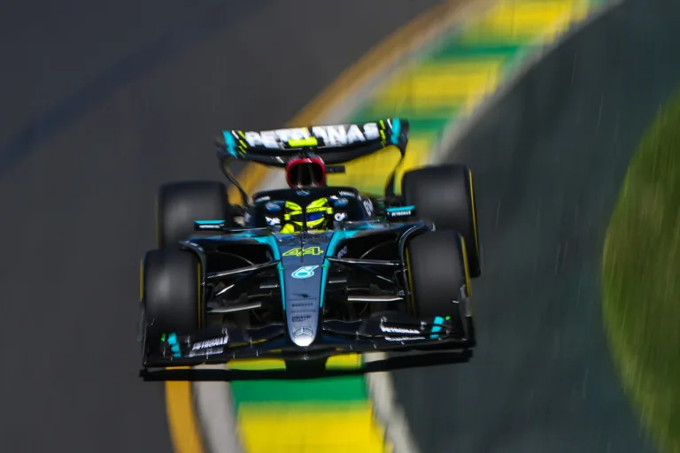 Felemás napot zárt a Mercedes, de kiderült, miért szenvedett Hamilton