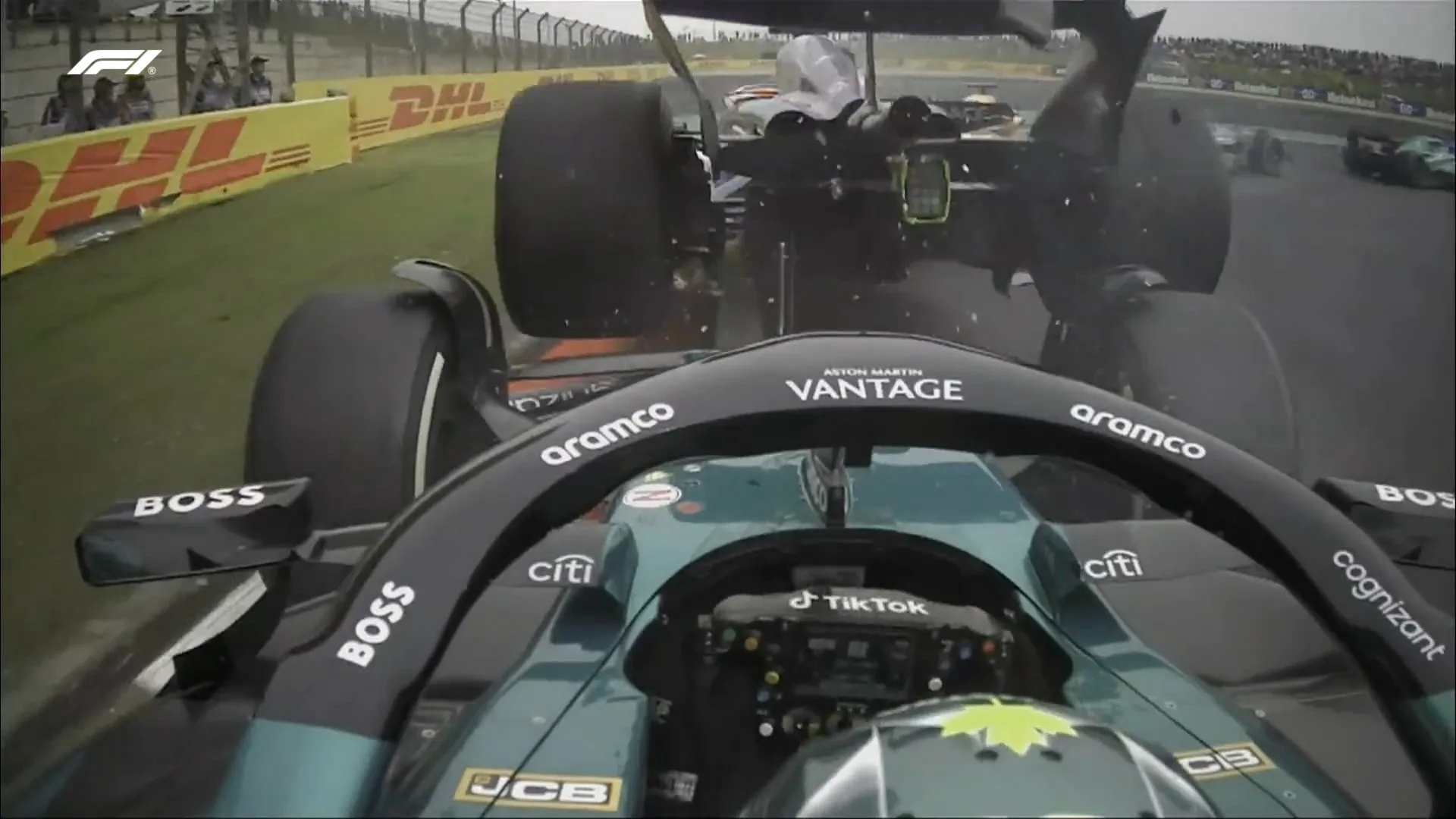 Bottas motorja és Stroll torpedózása sem tudta kicsavarni a kínai győzelmet Verstappen kezéből