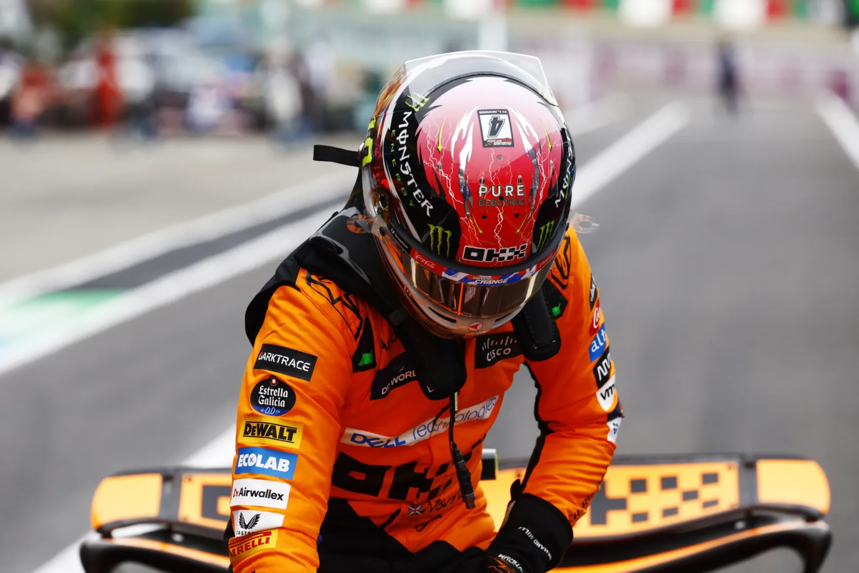 Norris nehezen tudja megváltoztatni a szemléletét