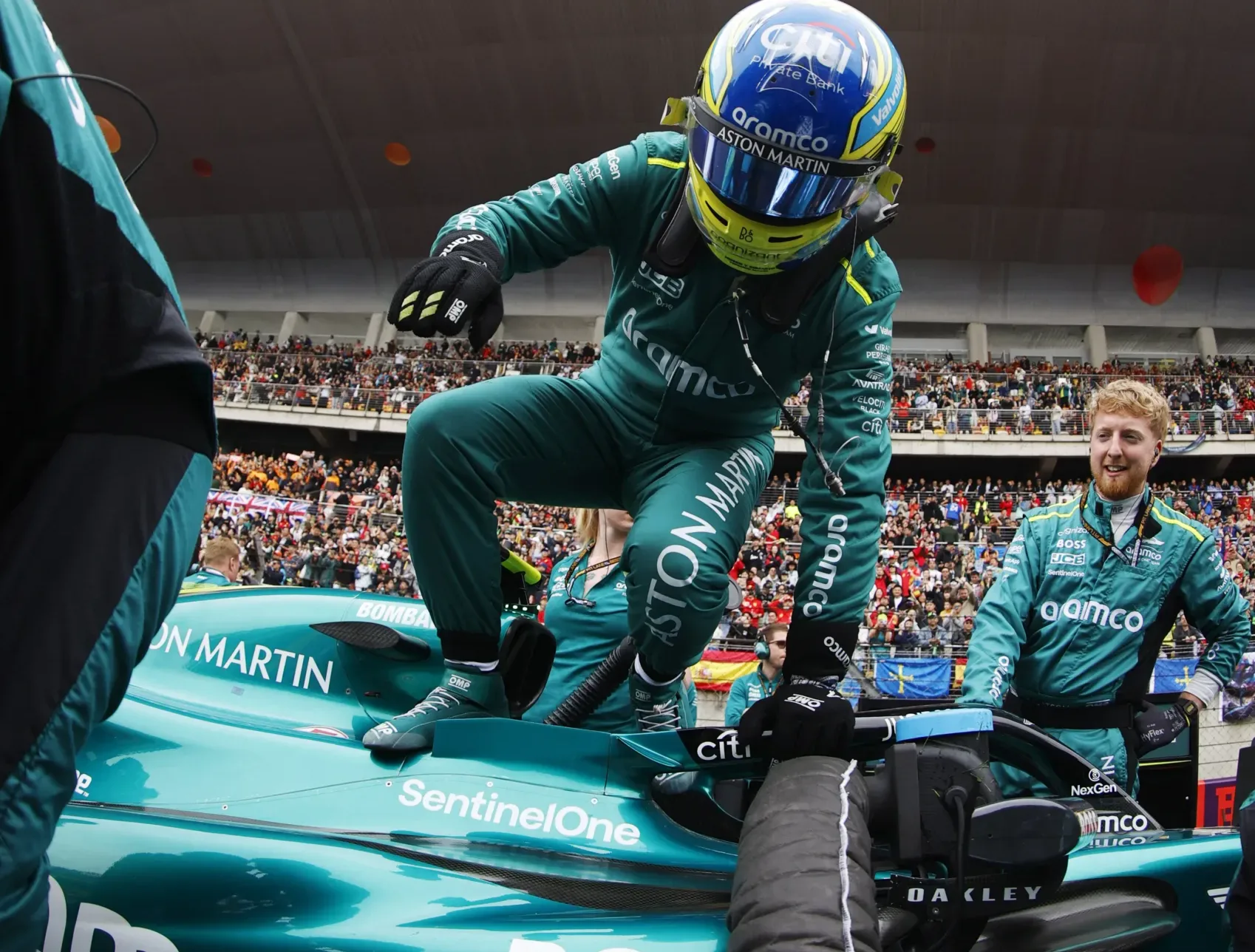 Tényleg spanyolsága miatt pikkelnek Alonsóra? Egy korábbi felügyelő szerint ennél nagyobbak a bajok