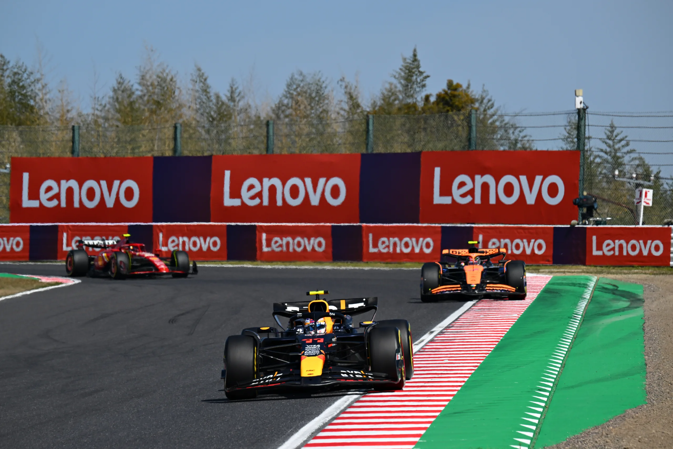 Hornert annyira lenyűgözték Pérez előzései a 130R-ben, hogy közben még a gyerekeit is elszámolta