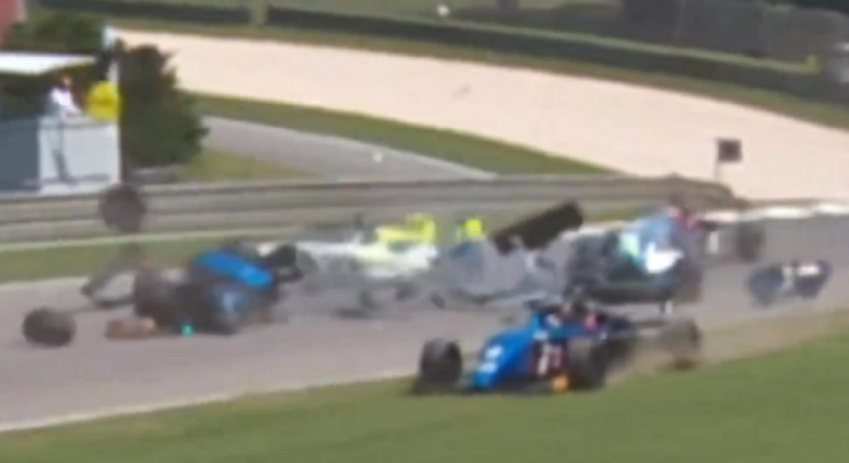 Hatalmas baleset történt az egyik tengerentúli betétsorozatban (videó)