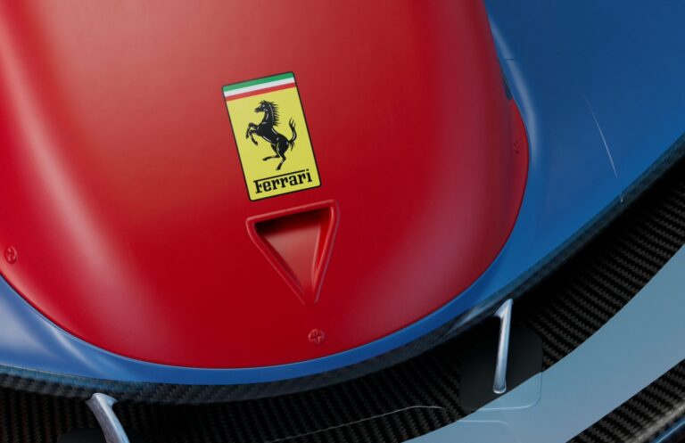 Megjöttek a képek: bekékült és új nevet is kapott a Ferrari, de túlzásokba azért nem esett