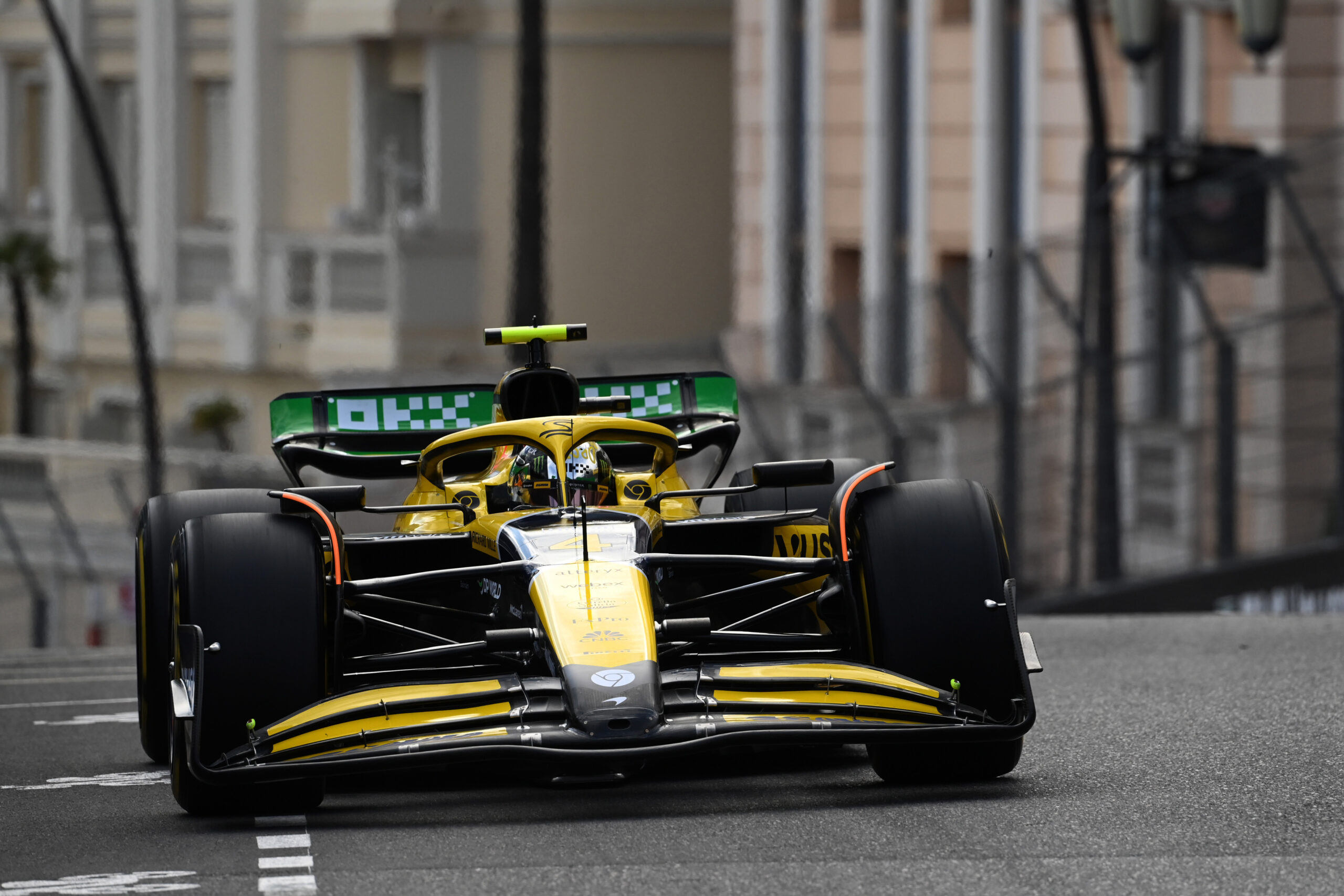 „Ezek mind idióták. Na jó, csak némelyikük” – mondta Russellre Norris, majd őt találták vétkesnek