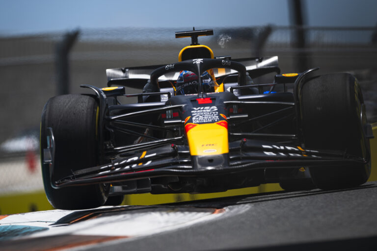 Őrületes számháború: több száz szakember hagyhatta el a Mercedest a Red Bullért?