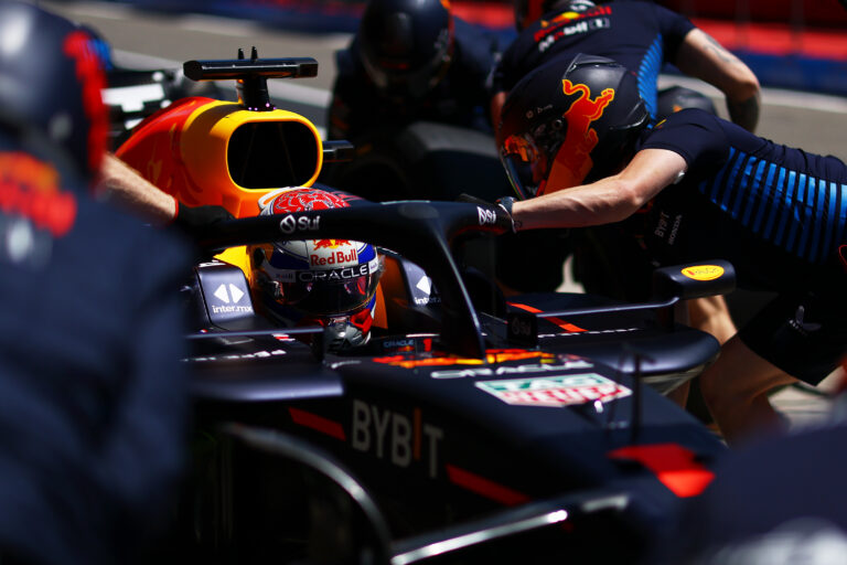 Mutatjuk, mekkora bajban várja Verstappen a hétvégi folytatást