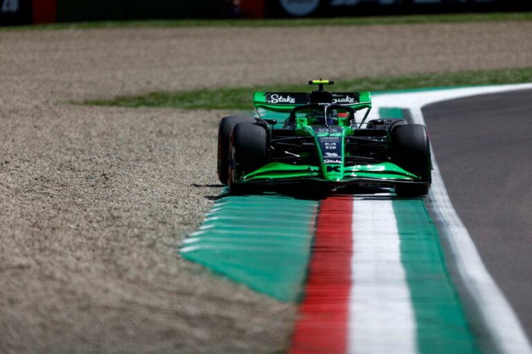 Tanácskoztak az F1-es pilóták: szabályos lesz a leszorítás, de a pályák a hibásak