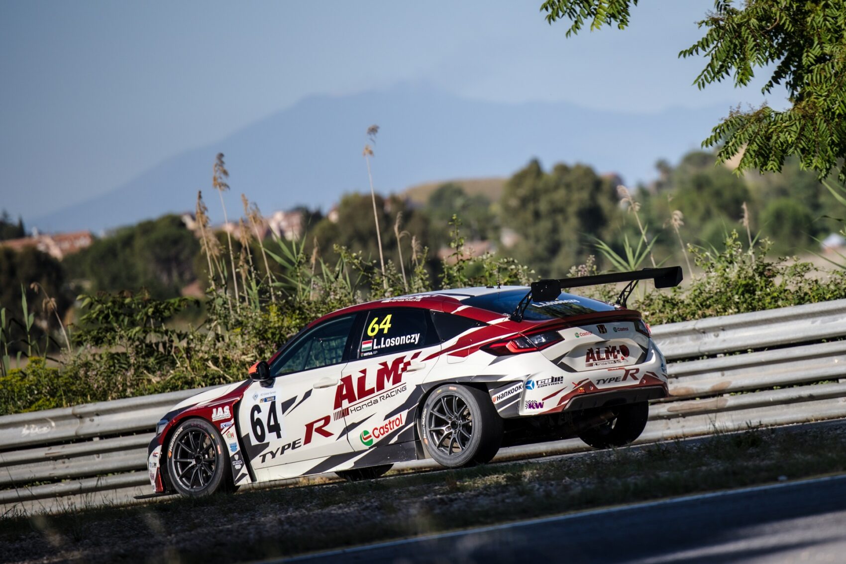 Műszaki hiba ellenére szerzett értékes pontokat Pergusában Losonczy Levente