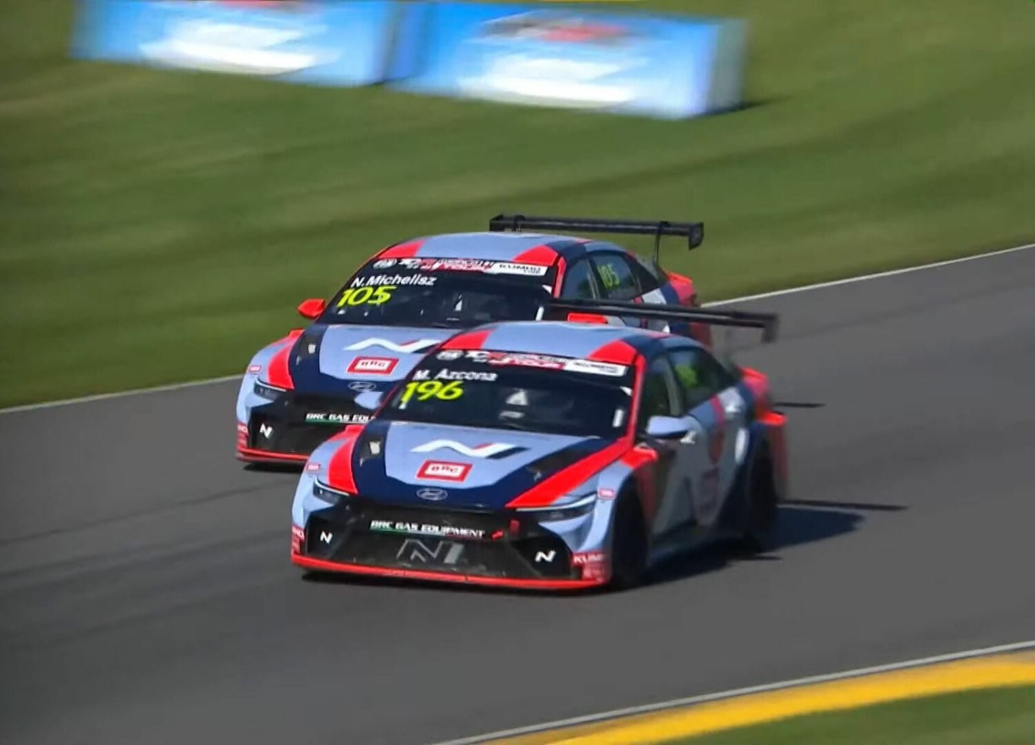 Nem volt csapatsorrend, Michelisz kemény csatában szerezte meg a 2. helyet