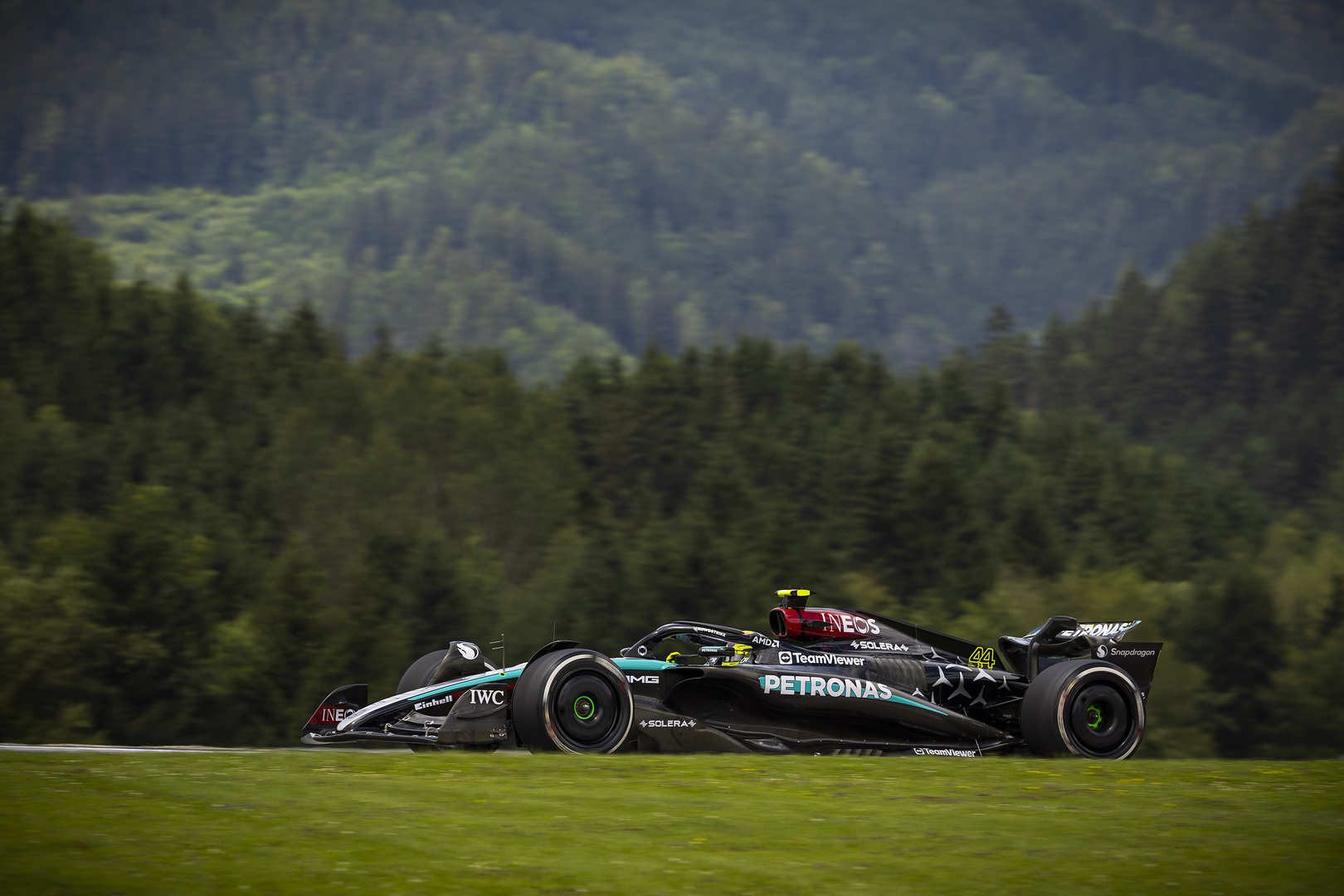 Wolff lelket önt Hamiltonba, győzelmet ígér neki