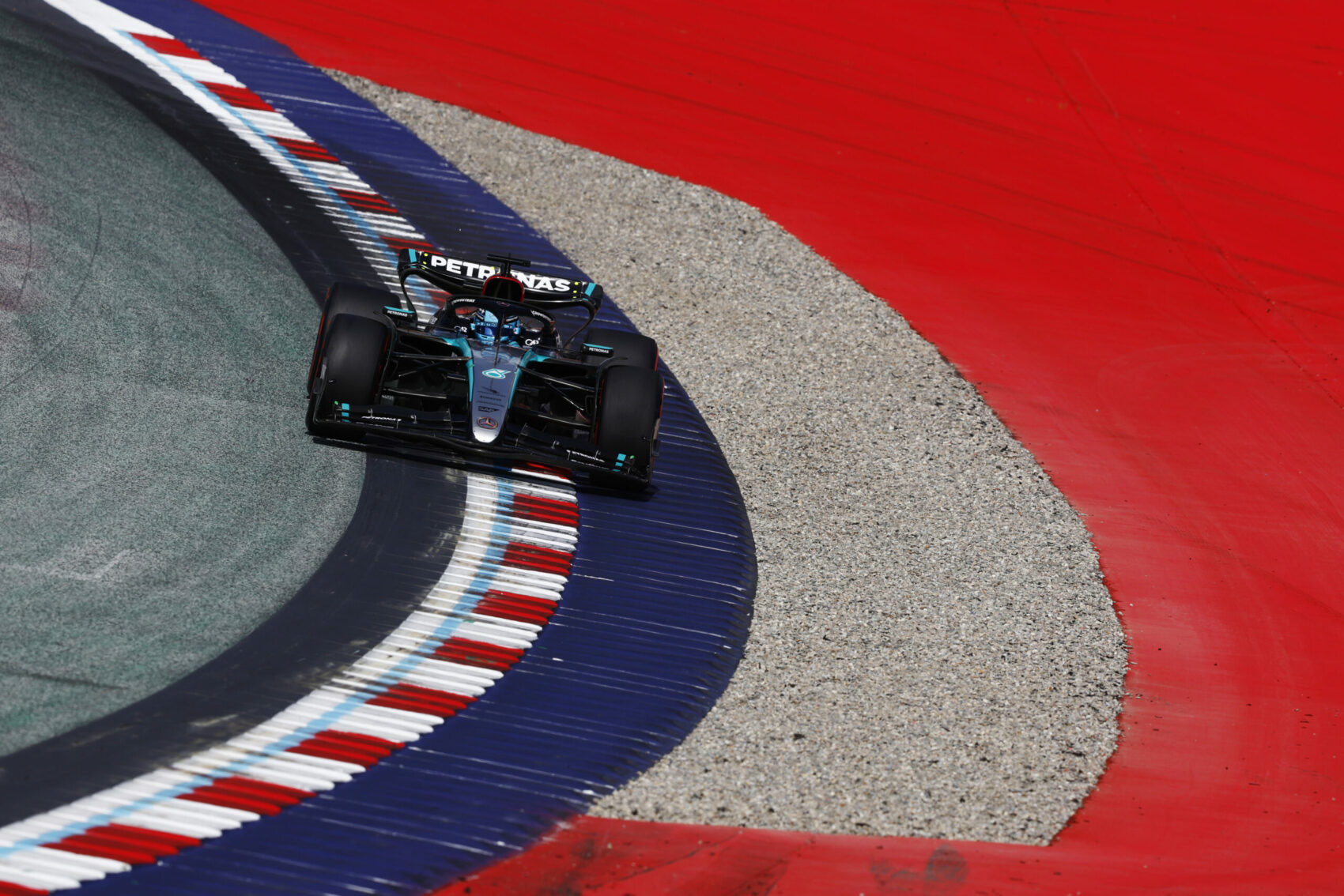 Dráma Ausztriában, Russell jött ki győztesen Verstappen és Norris ütközéssel záruló párharcából