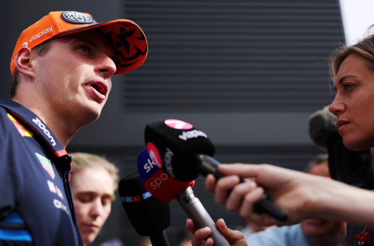 „Ha nem tetszik a beszédem, tekerd le a hangerőt” – üzeni a mérnökével kibékülő Verstappen