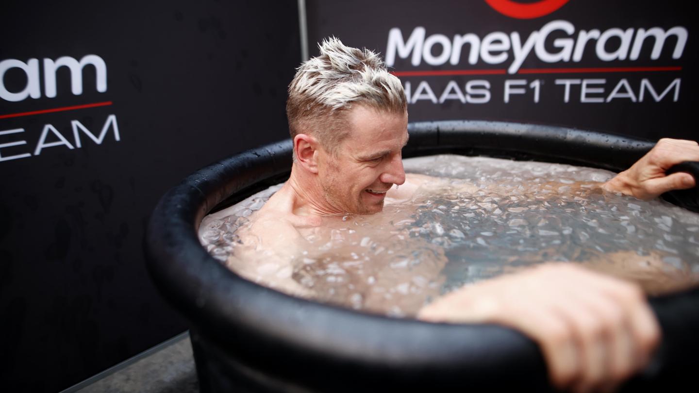 Hülkenberg új alsógatyában, közös fürdéssel várja eltiltásból visszatérő csapattársát