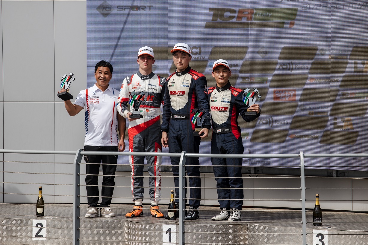 Az olasz bajnokságban is futamot nyert a túraautós Losonczy Levente