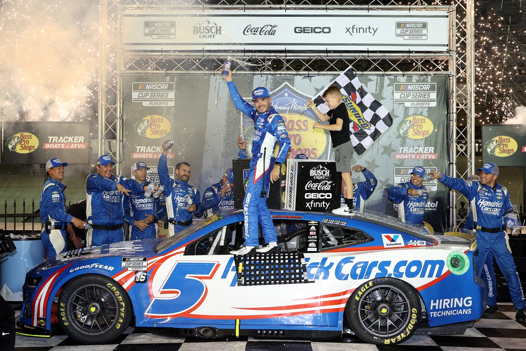 Kyle Larson történelmi győzelmének árnyékában derült ki, ki jut be a rájátszás második körébe