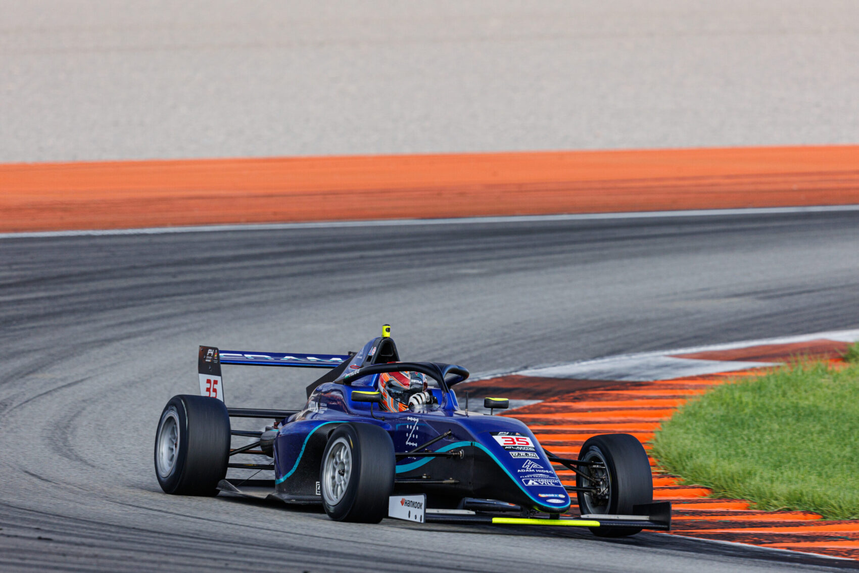 Balszerencsés ütközés pecsételte meg Hideg Ádám eredményeit Valenciában