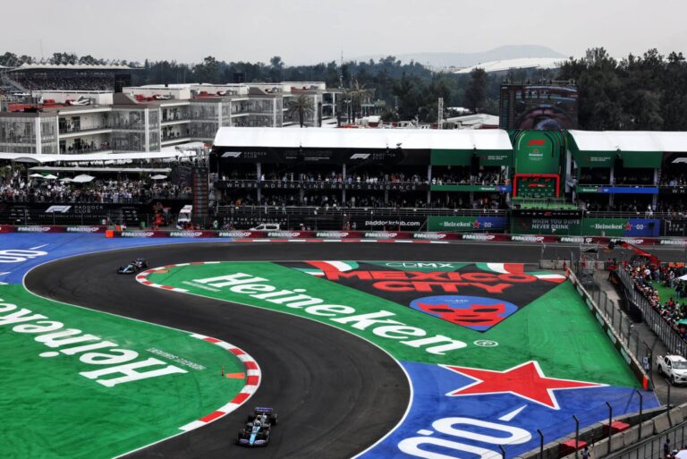 A McLaren pilótájával gyűjtene új skalpot a népszerű versenypálya