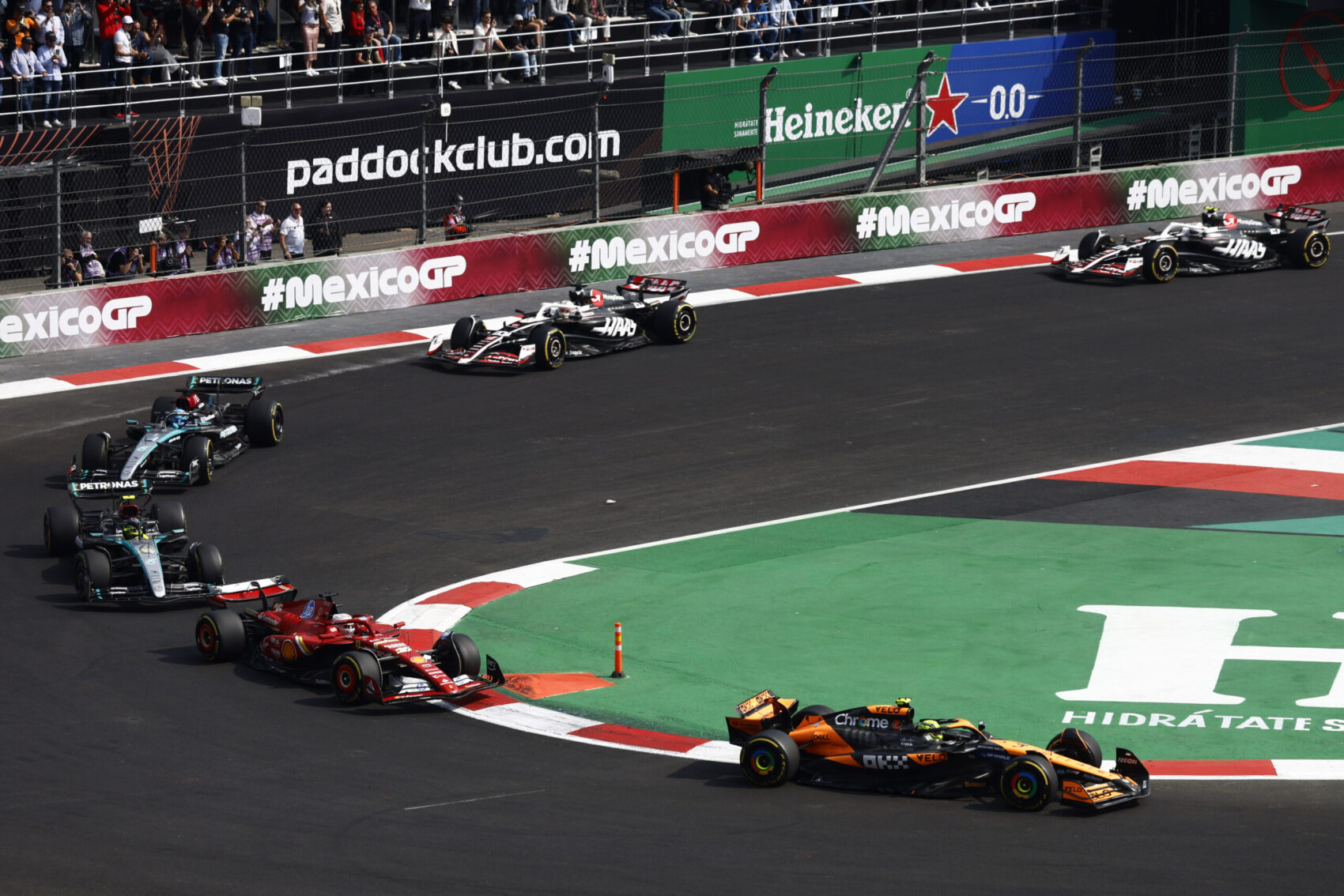 Ezeket az „idiótákat” okolja Leclerc bakijáért a Ferrari csapatfőnöke