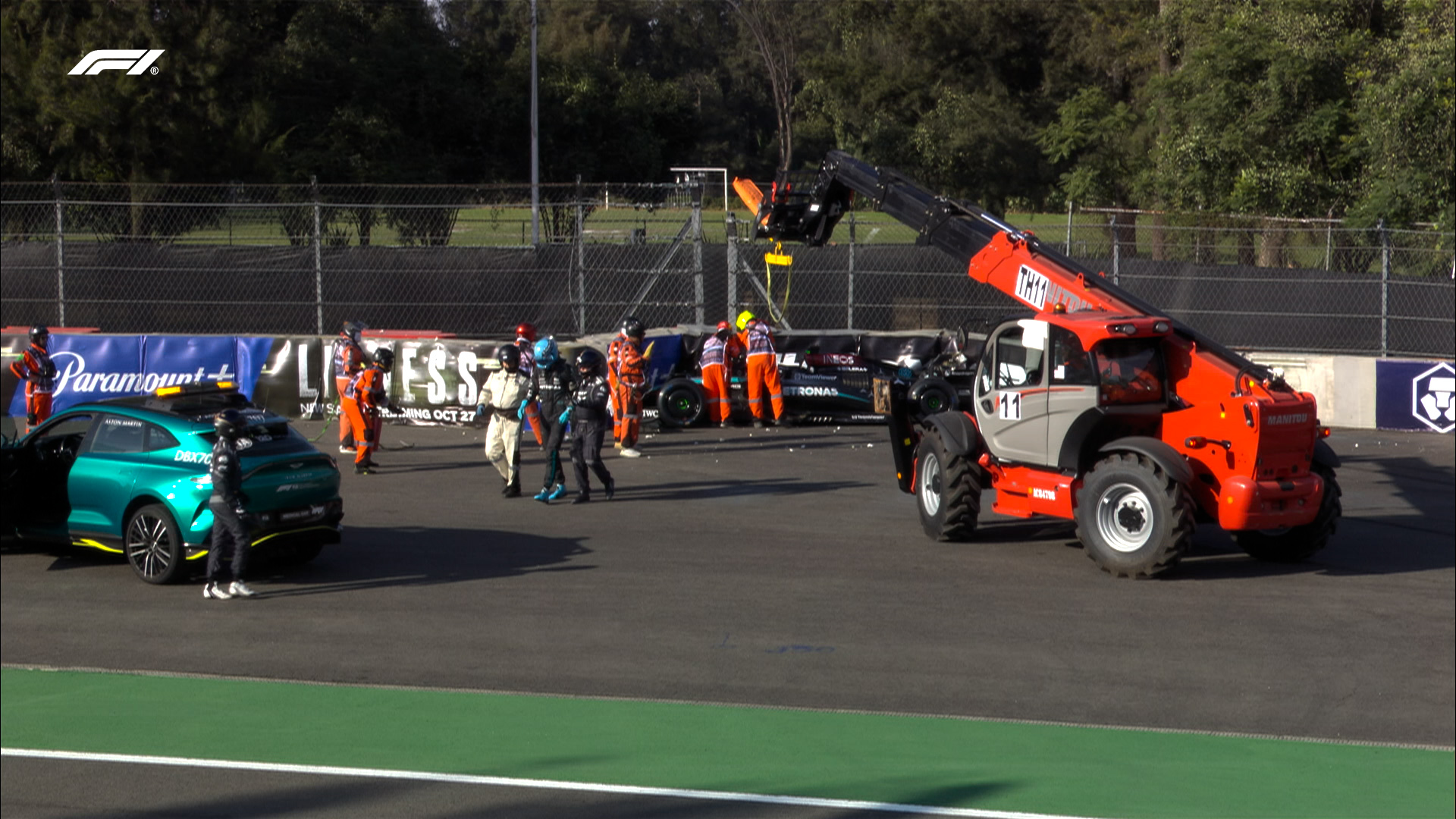 Russell nagyot bukott, Verstappen alig körözött, semmi más nem derült ki a rendhagyó második edzésből