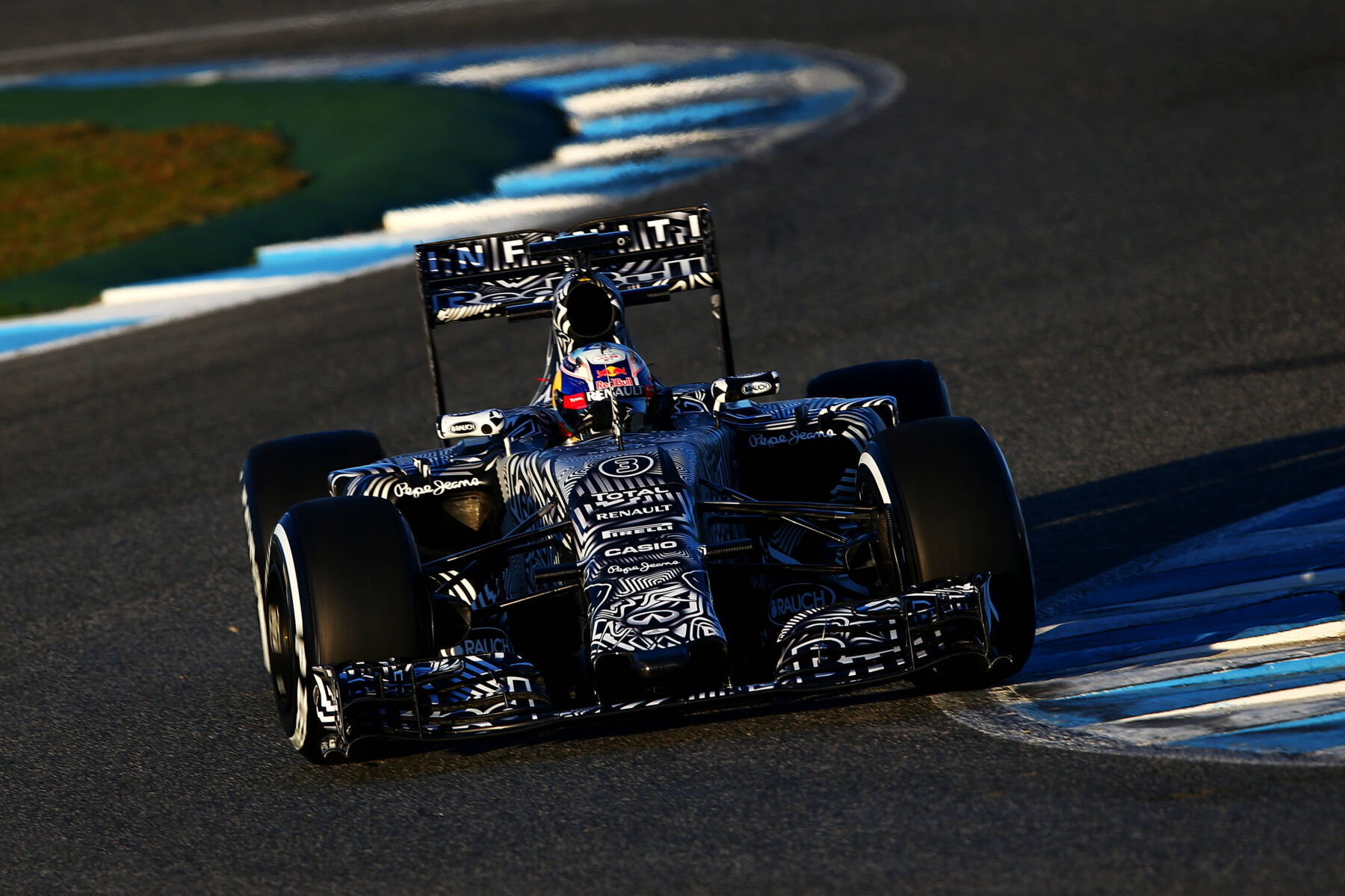 Daniel Ricciardo, Red Bull, 2015, álcafestés, teszt, Jerez