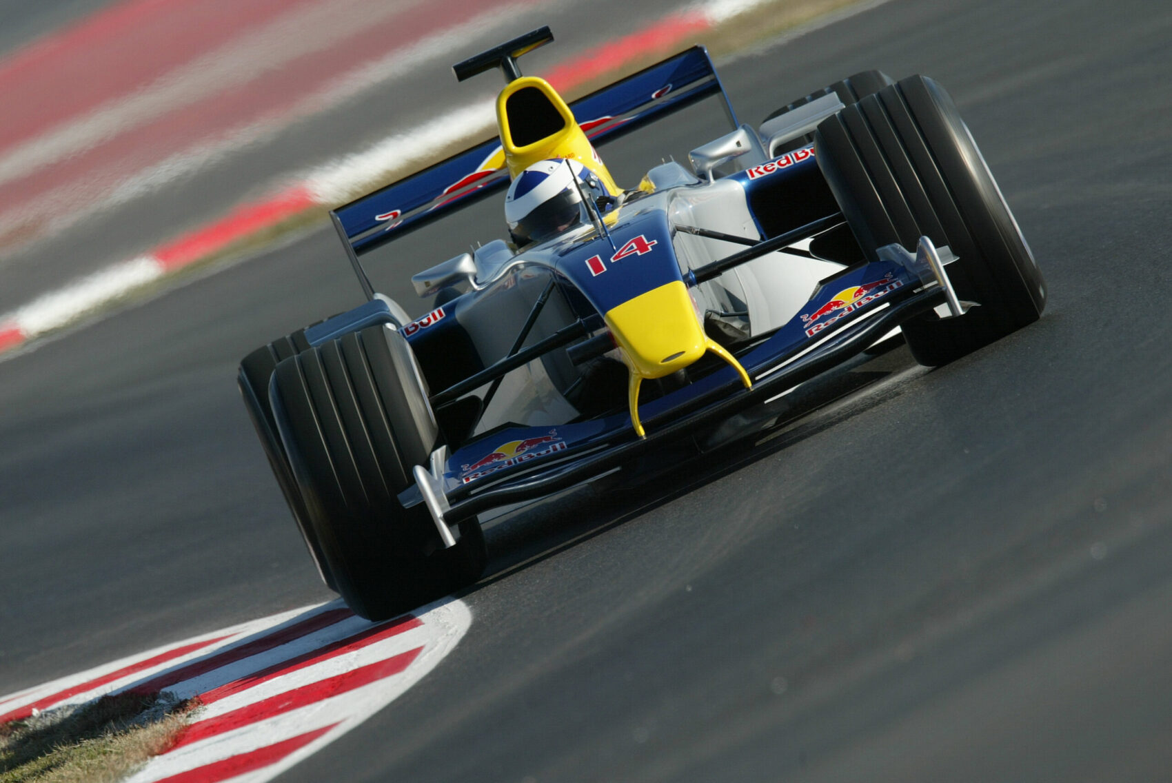 A Red Bull csapatfőnöke is támogatólag beszélt a V10-es motorok visszatéréséről