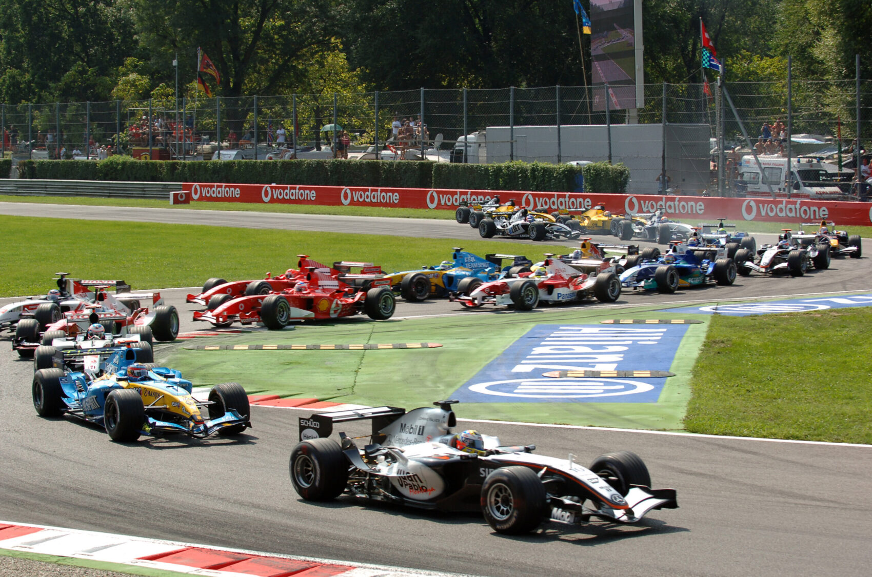 Nem tréfa vagy PR-trükk, tényleg újra jöhet a V10-es motor a Forma–1-be