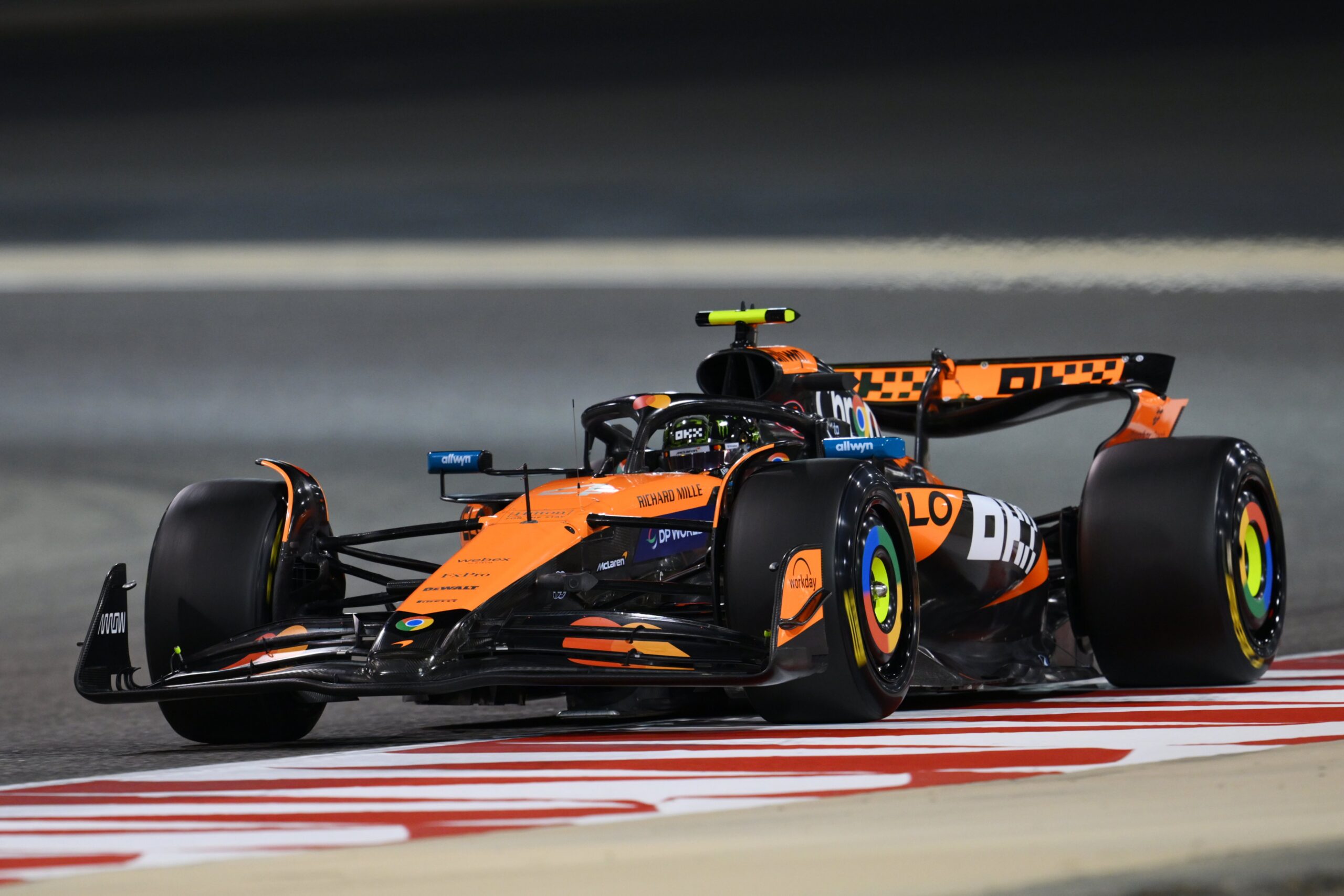 Norris sem tud ellenállni a kísértésnek, Hamiltont követve a Ferrarihoz igazolna