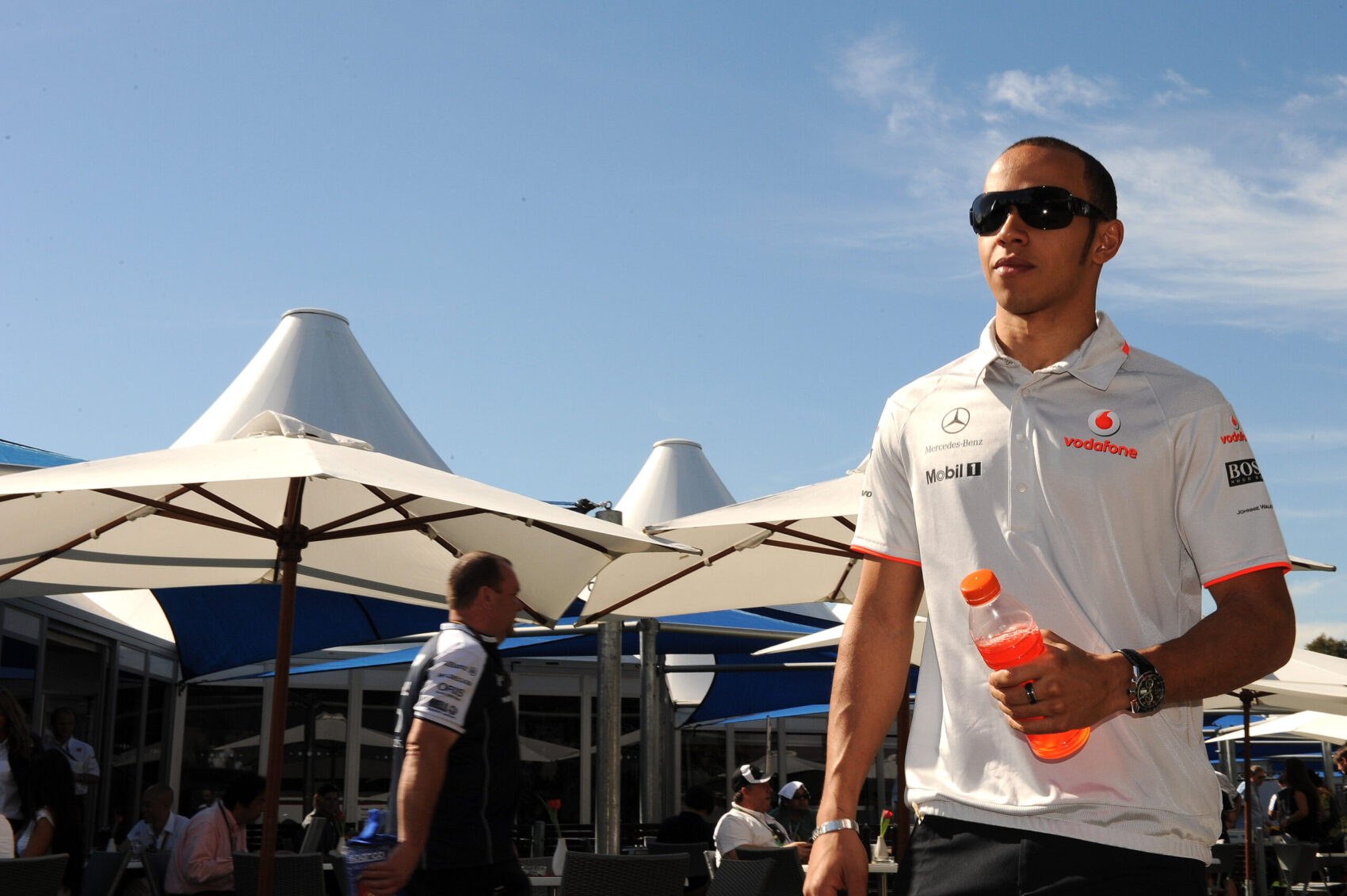 A gumit égető Hamiltont elkapták a rendőrök – ilyen volt belülről a hatalmas felhajtást kiváltó eset