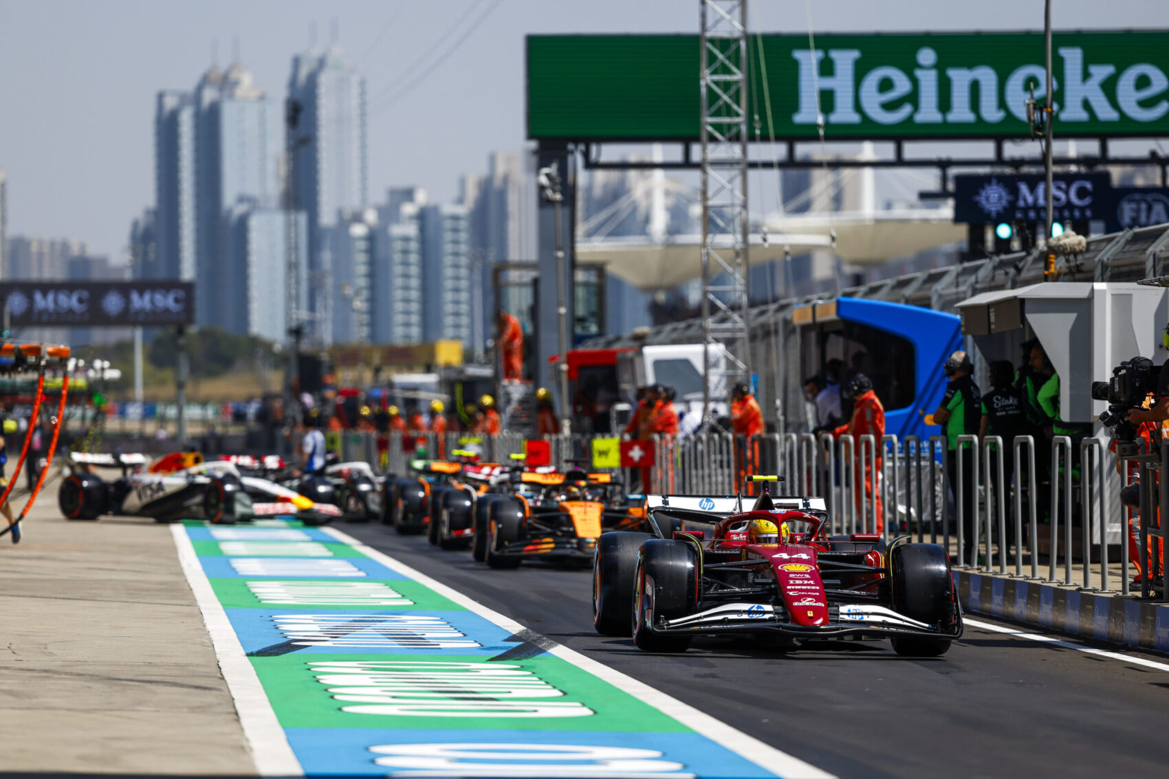 Négy csapat trükközése miatt szigoríthatta a hátsó szárny ellenőrzését az FIA, a Red Bull és a Mercedes nincs közte