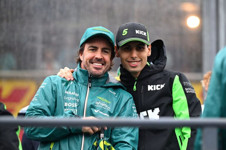 Az F1-es pilóta, aki engedélyt adott rá, hogy felpofozzák