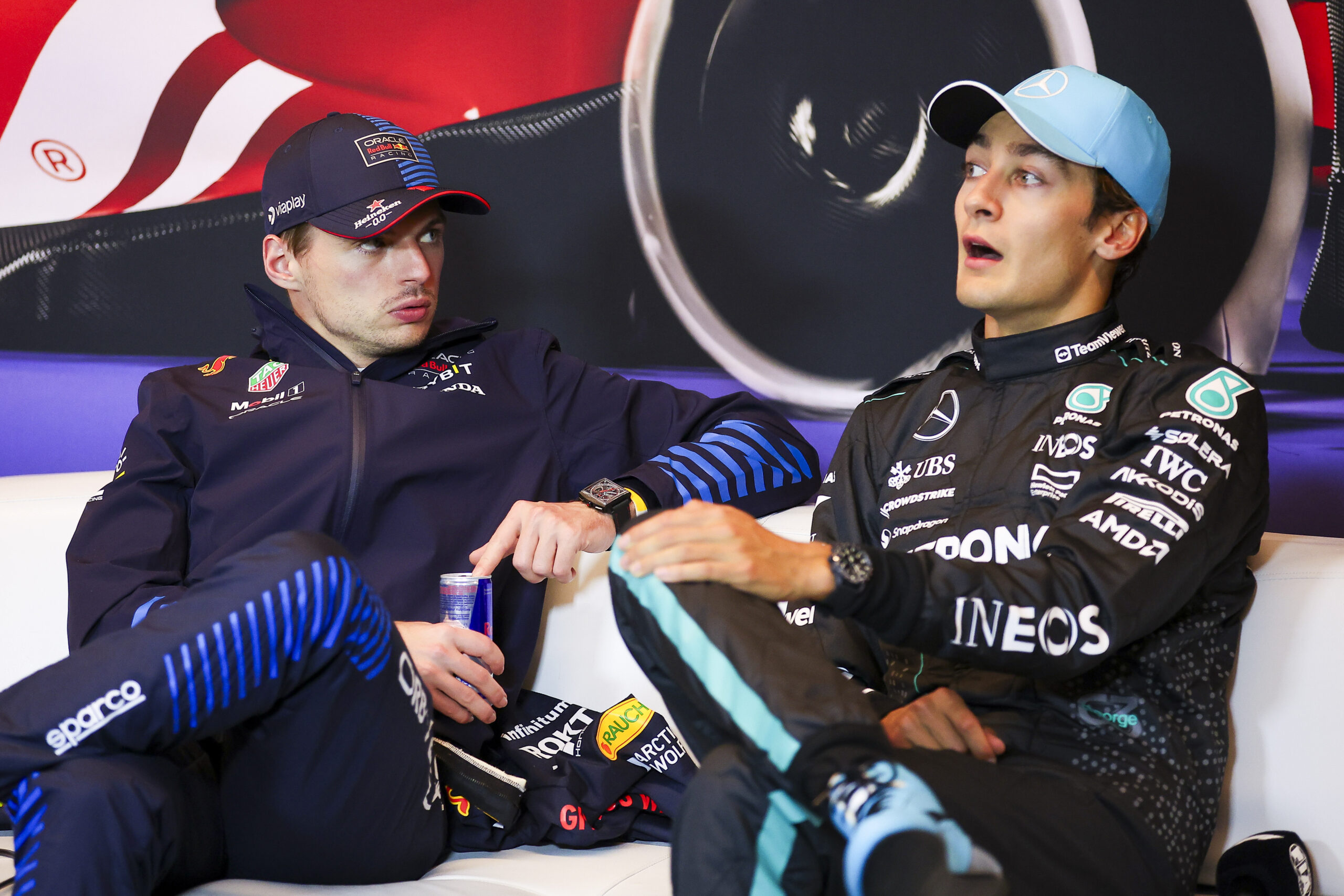 Russell hajóskapitány, Sainz pénzügyi szakértő, Verstappen… meleg? – járókelők reakciója az F1-es pilótákra