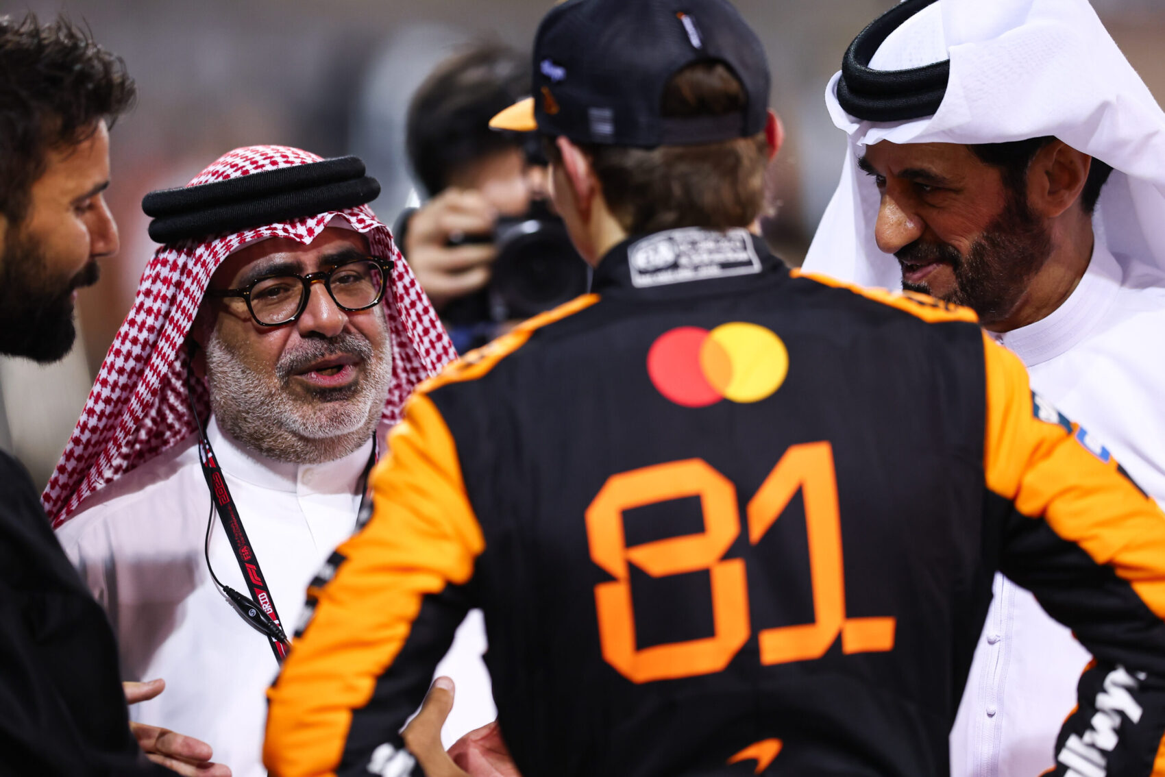 Megint telefonelvevős F1-es buli volt a bahreini királyi palotában, de most a teljes mezőnnyel