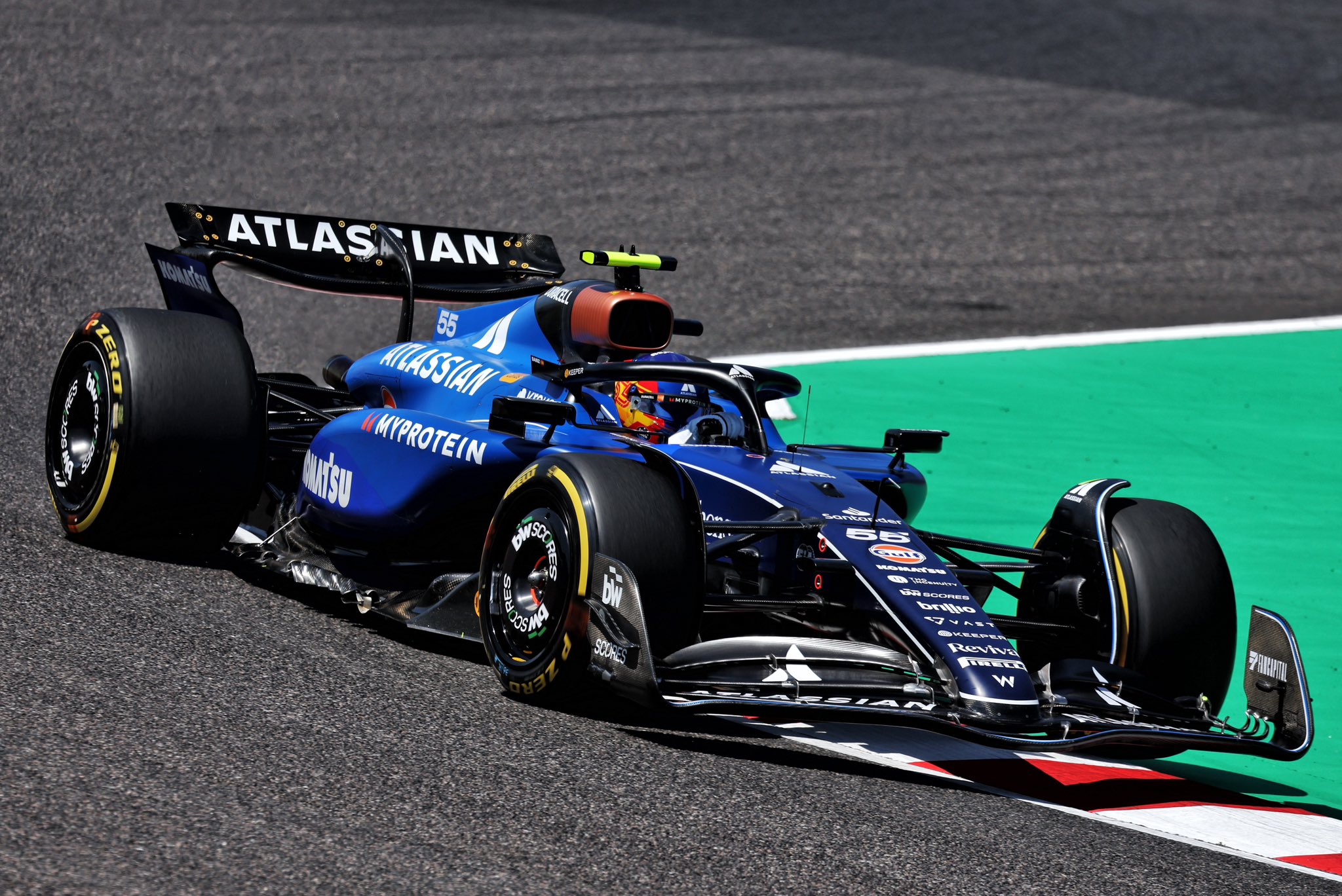 Sainz simán beparkolt volna a Ferrarihoz, ha nem szólnak rá, melyik csapatnál versenyez?