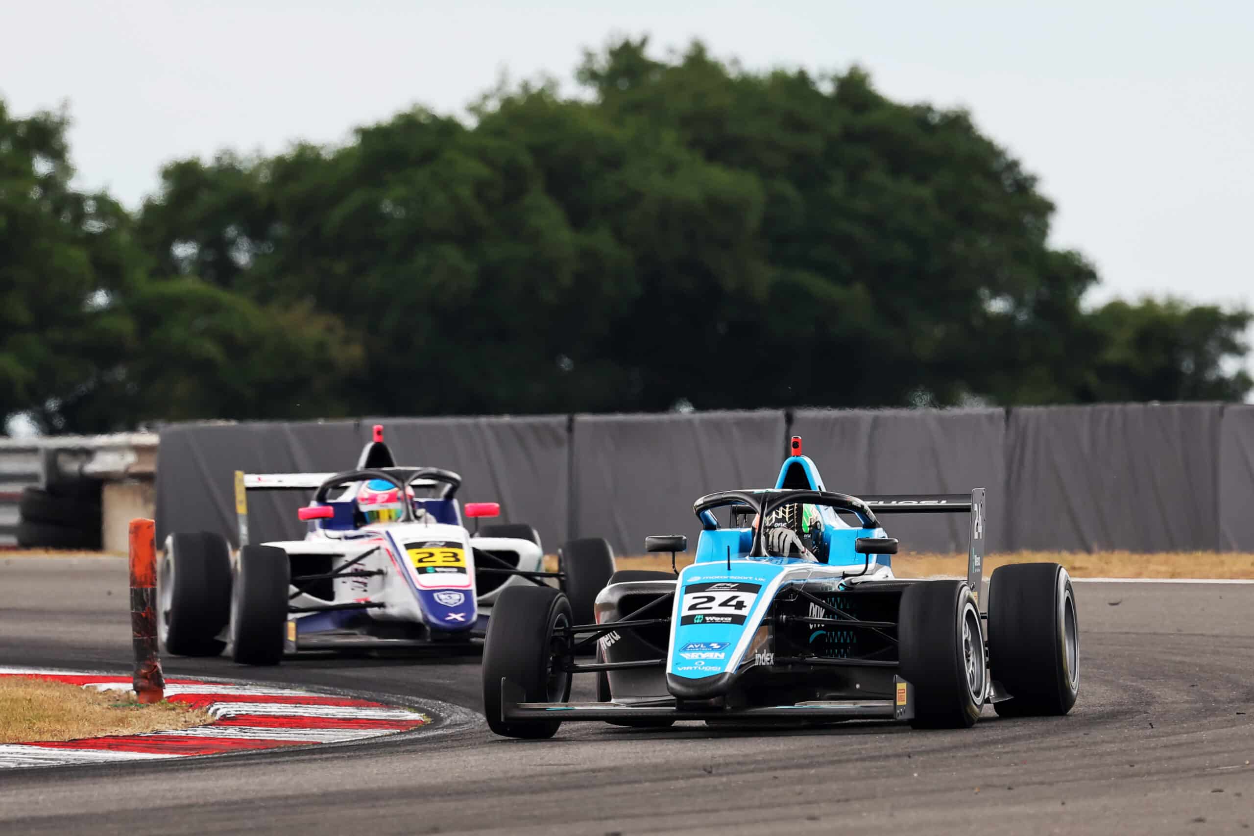 Molnár Martin az összetett második helyére jött fel a brit F4 snettertoni nyitányán