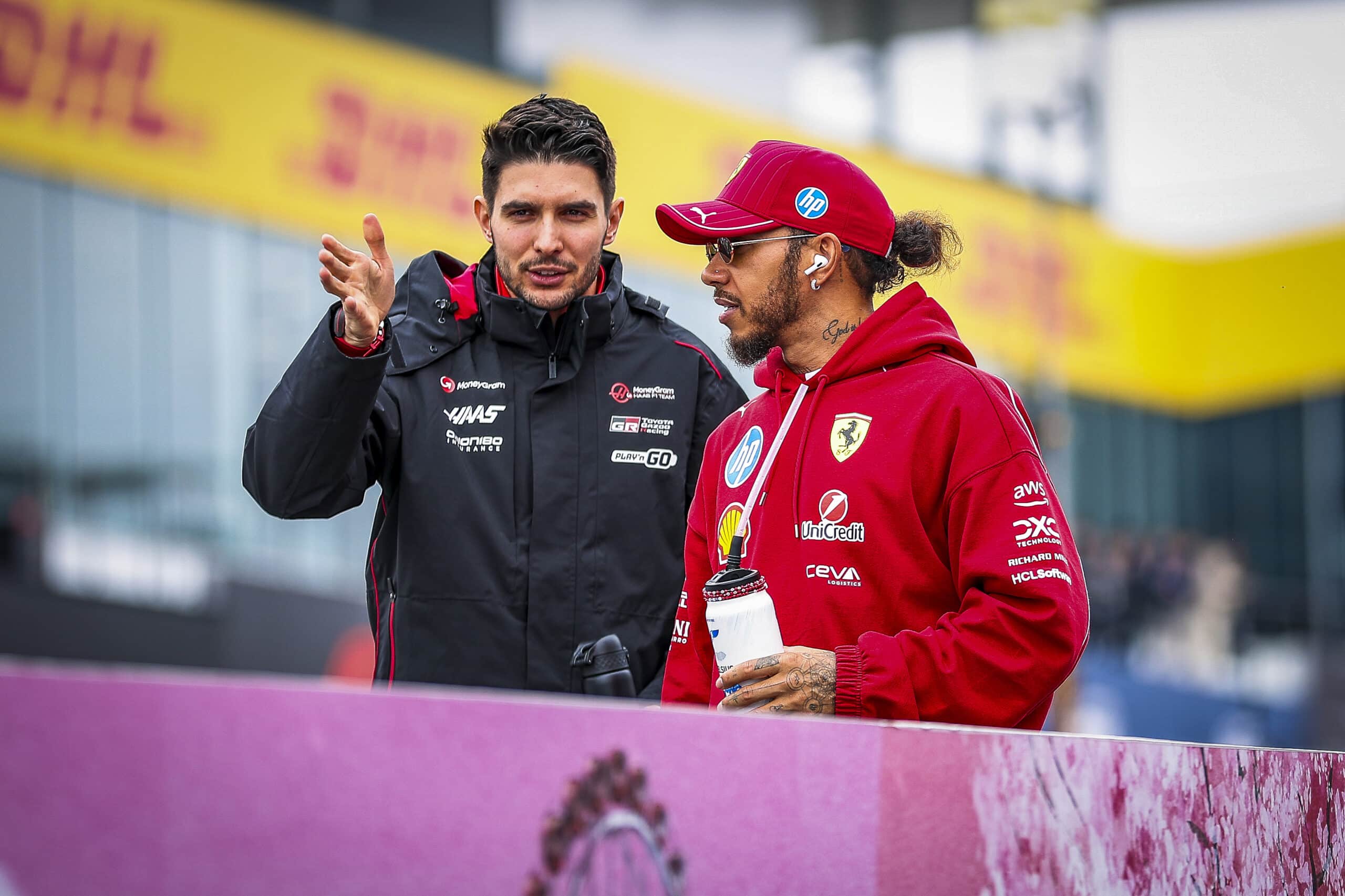 Sokkal könnyebb lenne Hamilton dolga, ha újoncként érkezik a Ferrarihoz