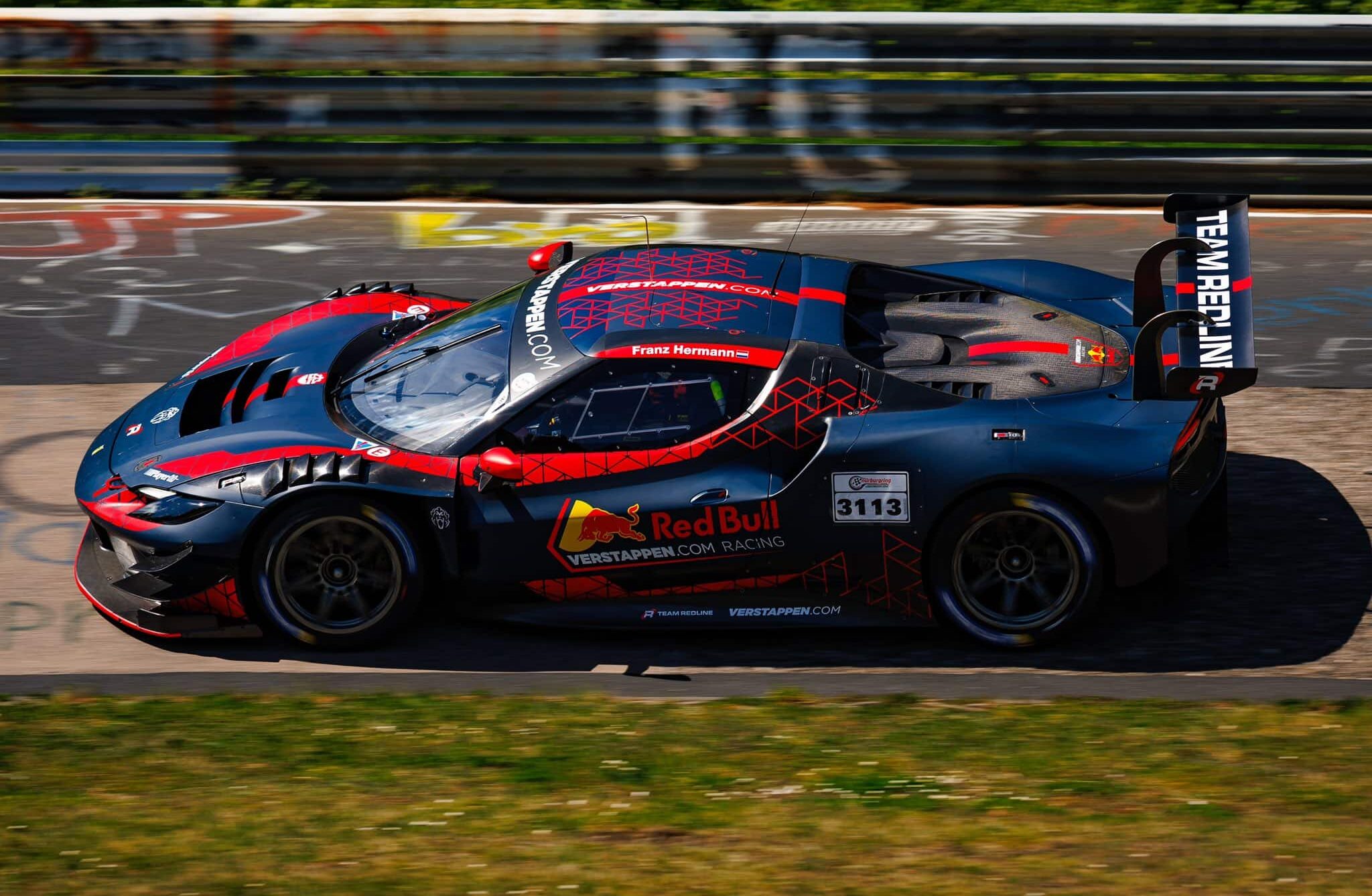 Verstappen megdöbbentette az ismert YouTubert, többeket pedig feldühített a Ferrari-tesztjével