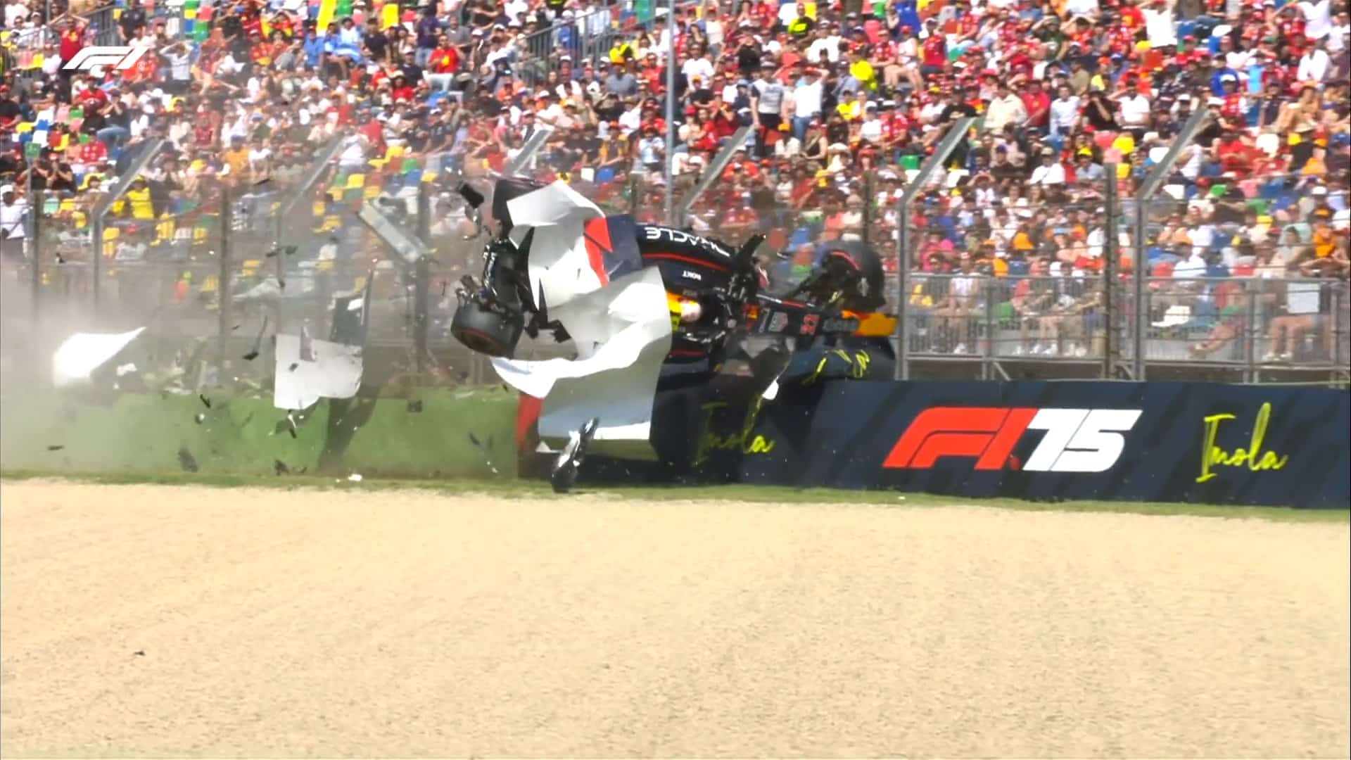 A védőháló állította meg Tsunoda szaltózó Red Bullját Imolában (videó)